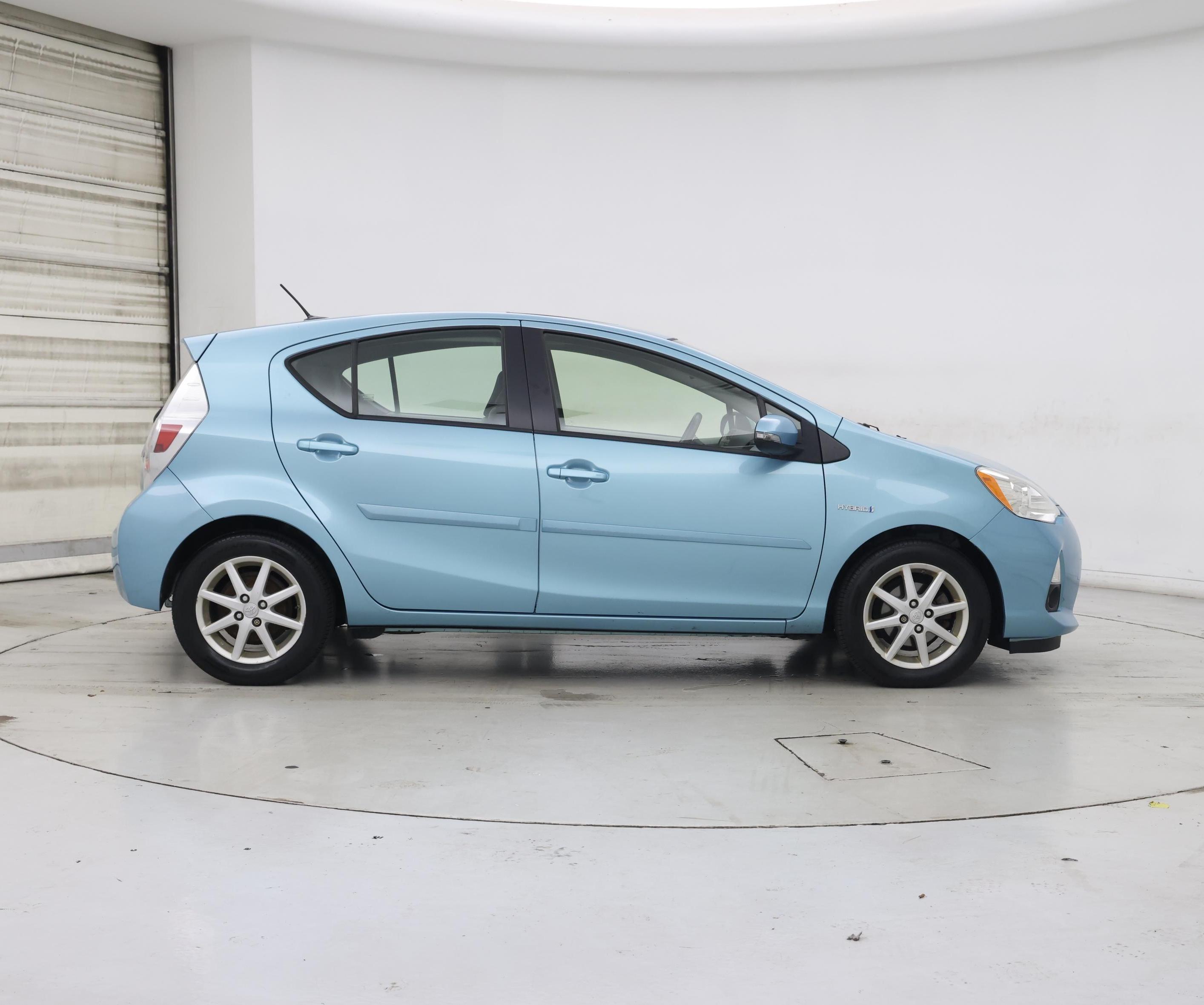 Thumbnail: 2014 Toyota Prius c - 7
