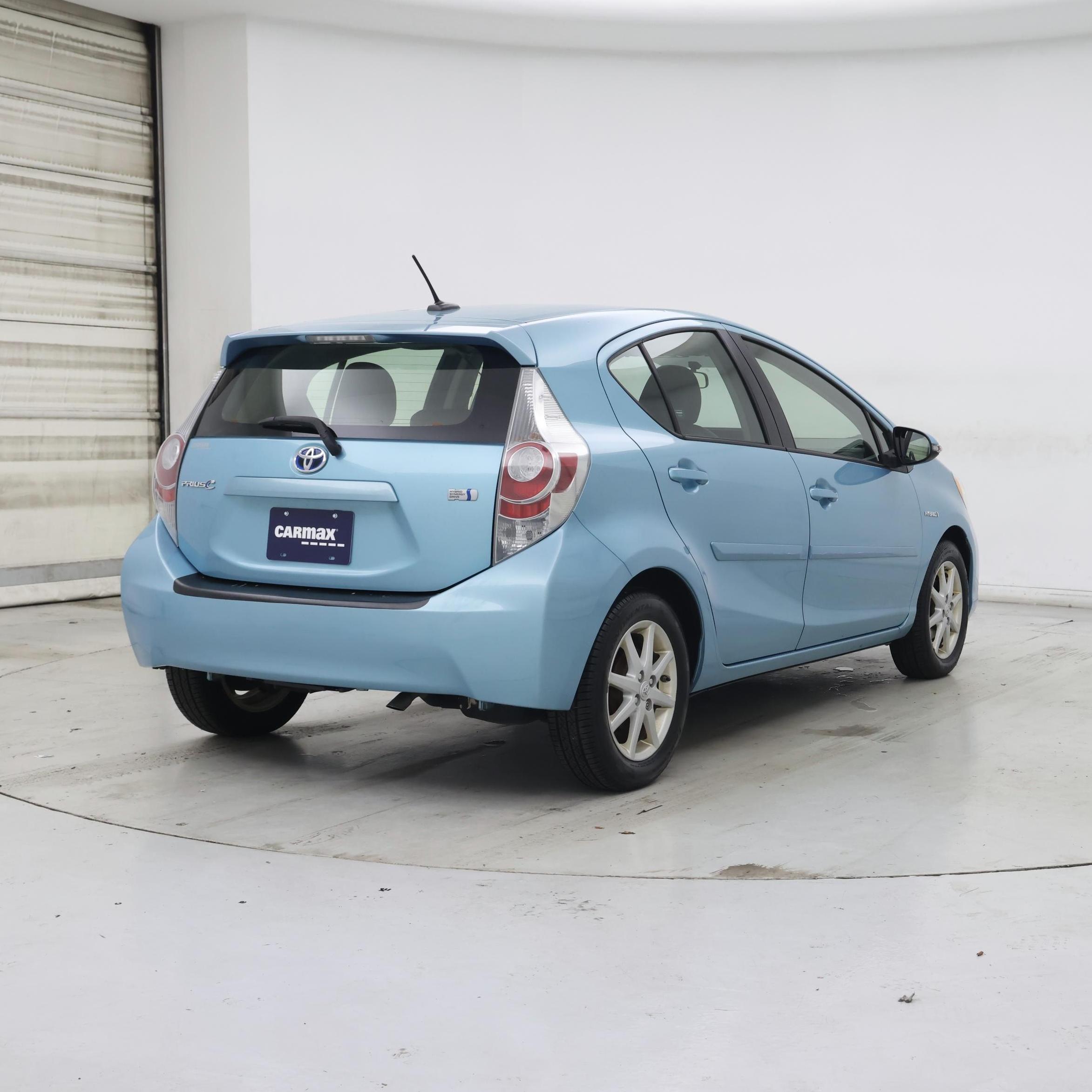 Thumbnail: 2014 Toyota Prius c - 8