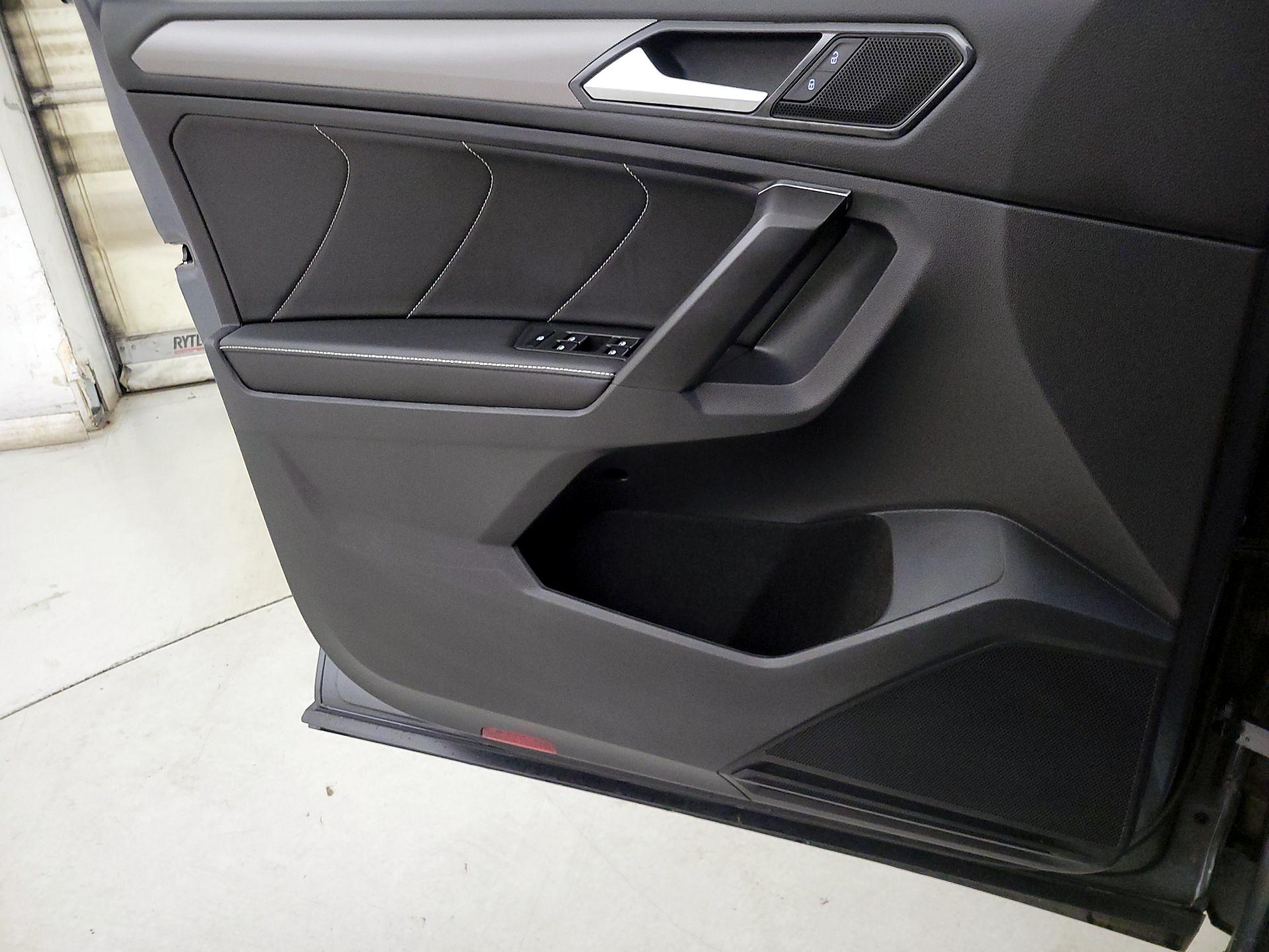 Thumbnail: 2023 Volkswagen Tiguan - 12