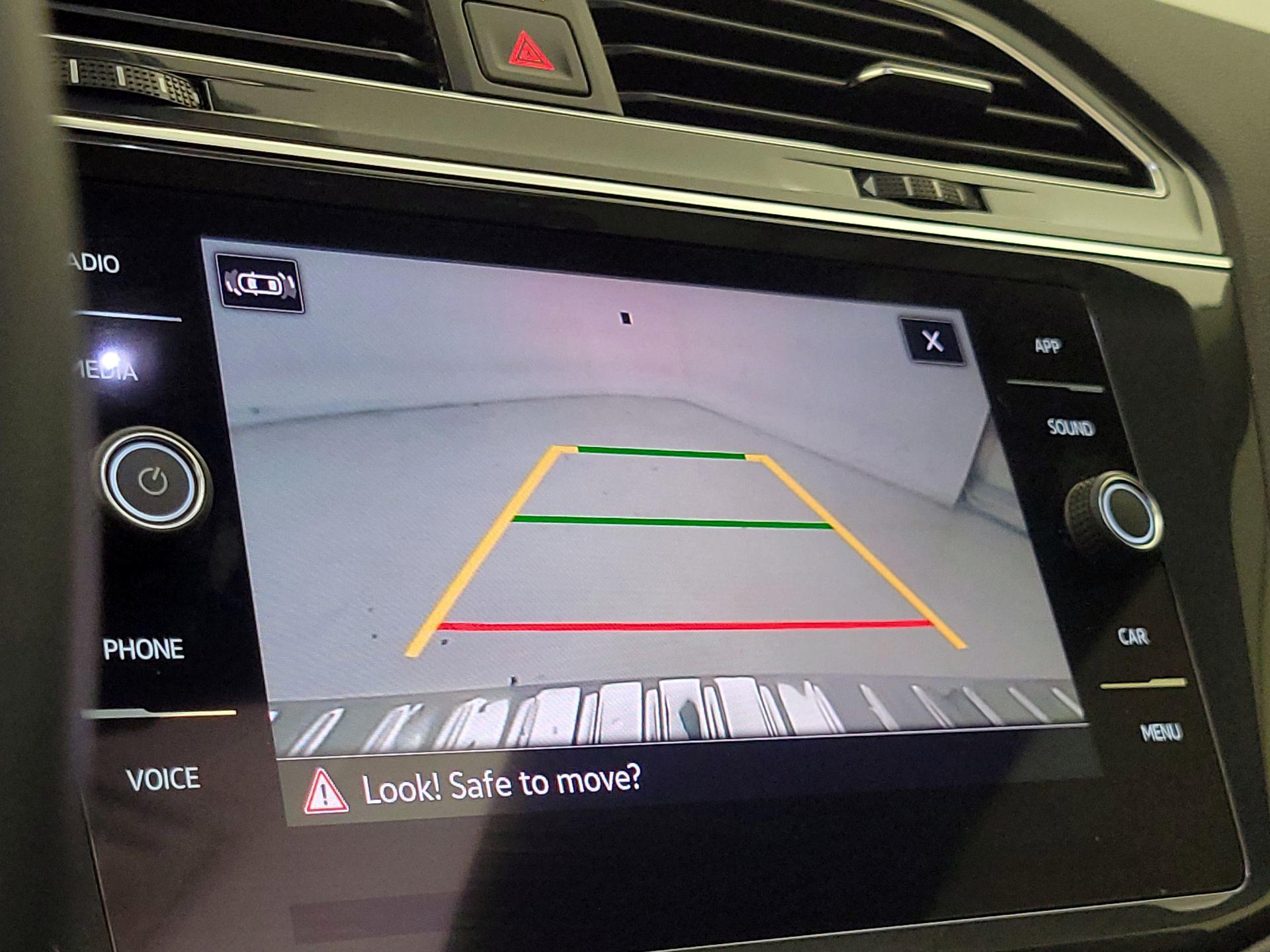 Thumbnail: 2023 Volkswagen Tiguan - 14