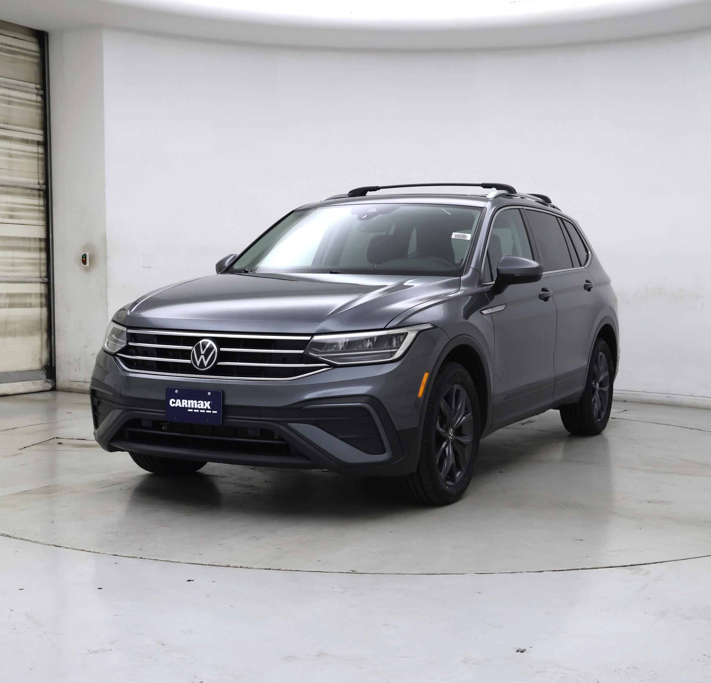 Thumbnail: 2023 Volkswagen Tiguan - 4