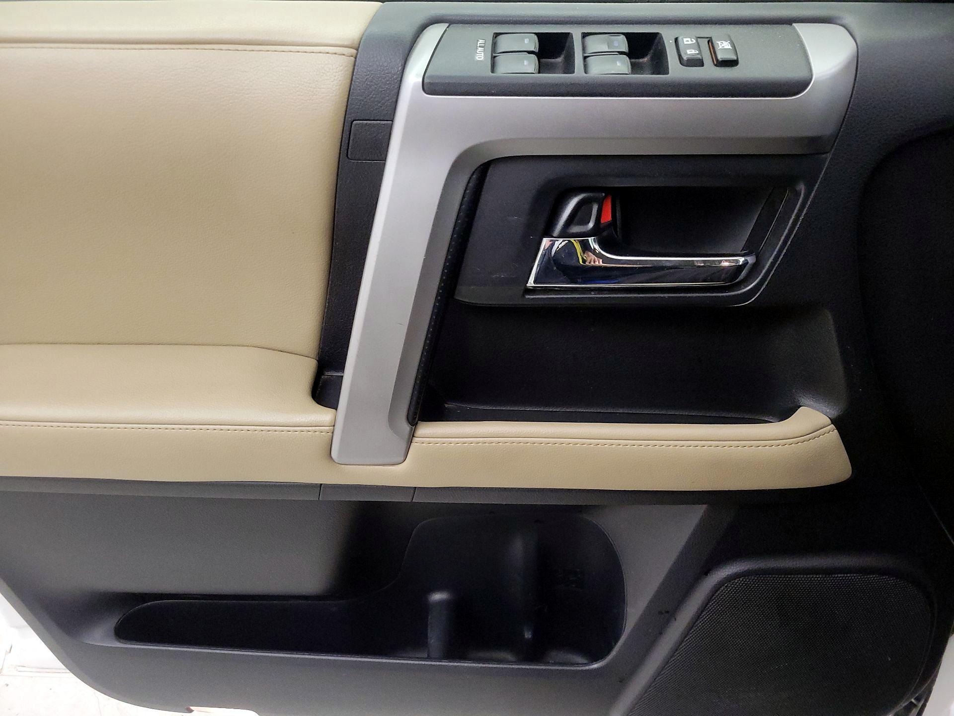 Thumbnail: 2014 Toyota 4Runner - 12