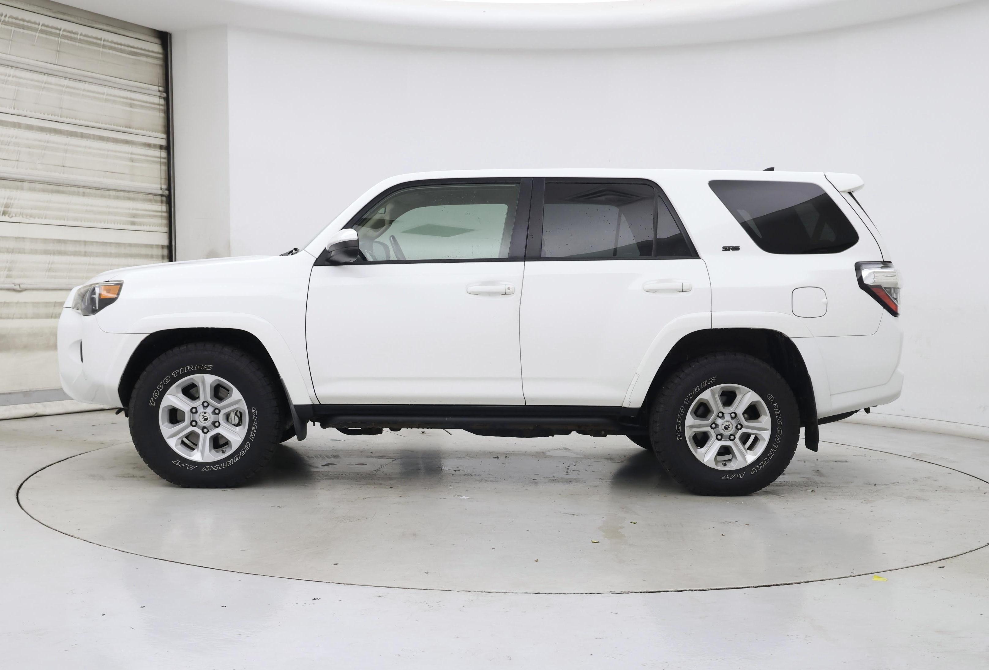 Thumbnail: 2014 Toyota 4Runner - 3