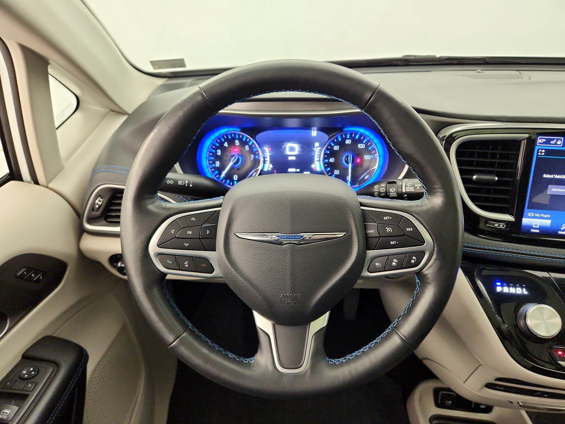 Thumbnail: 2021 Chrysler Pacifica - 10