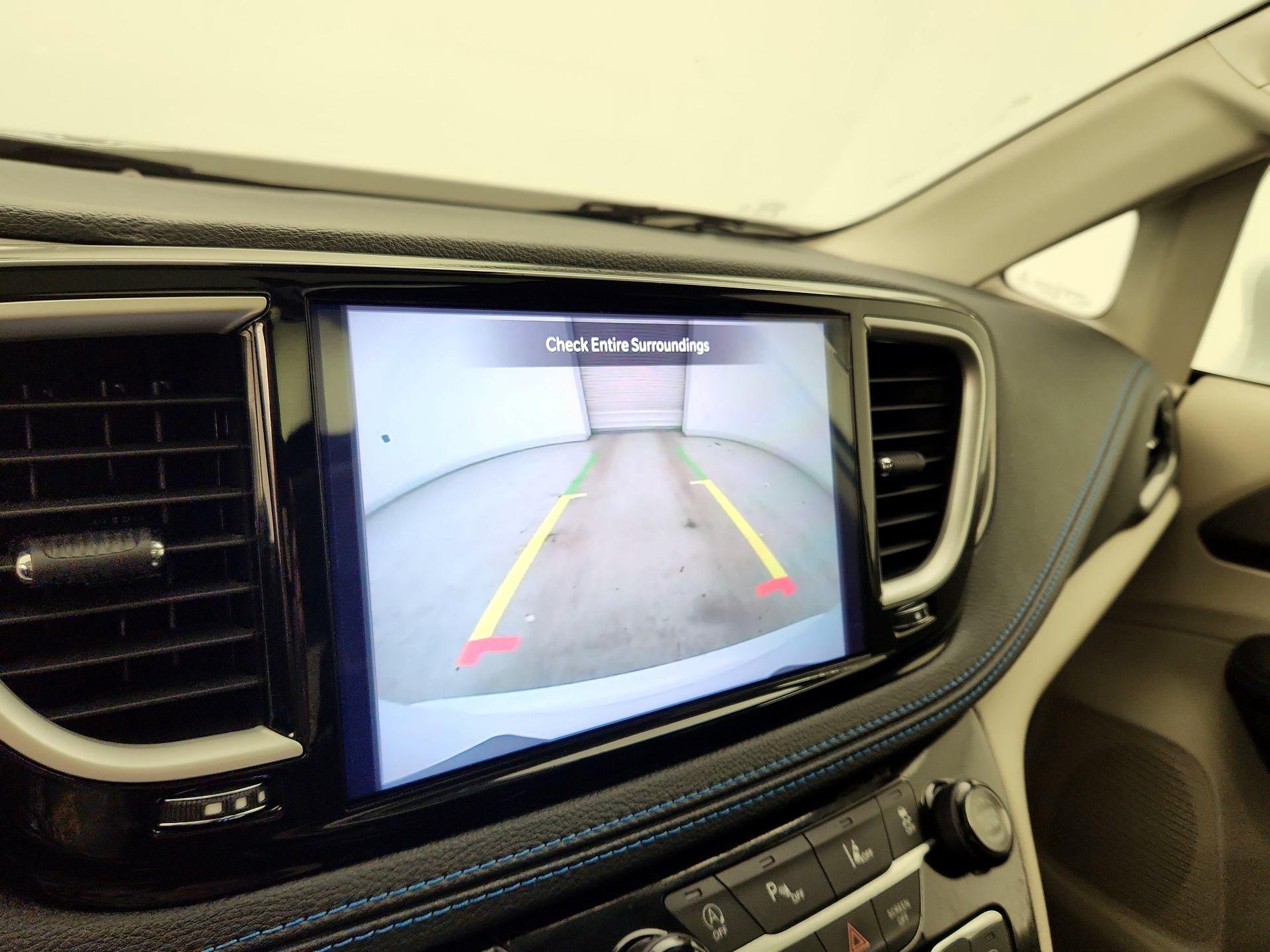 Thumbnail: 2021 Chrysler Pacifica - 14