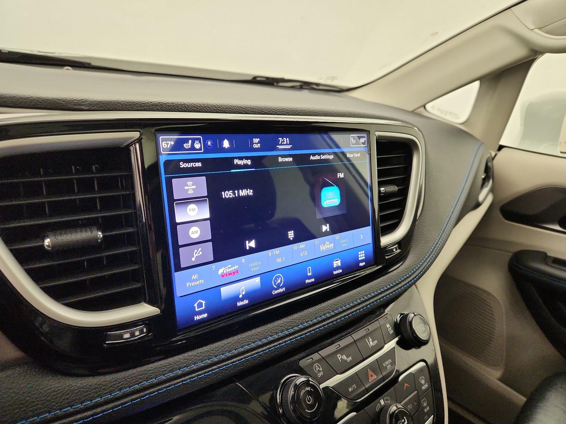 Thumbnail: 2021 Chrysler Pacifica - 15