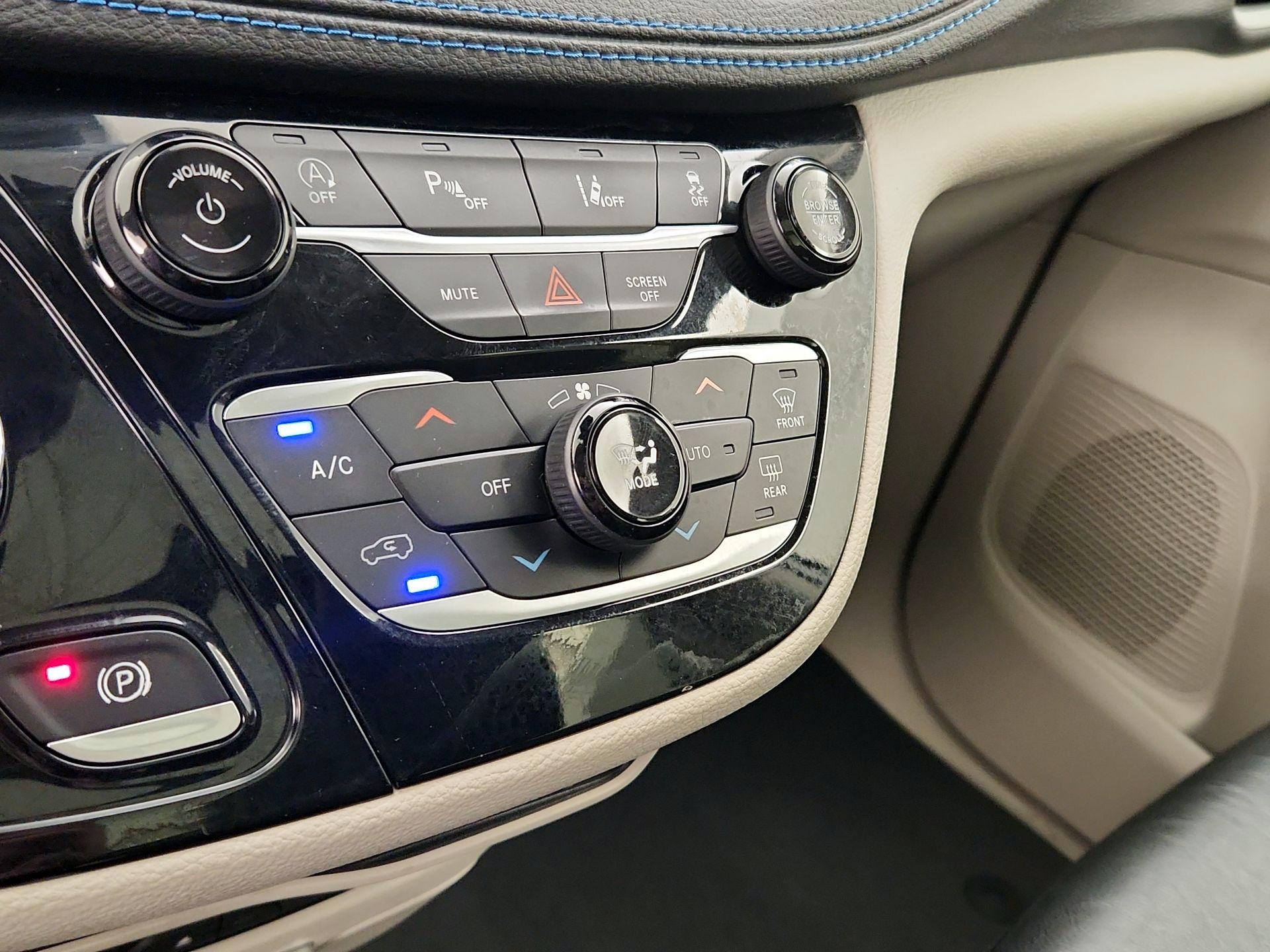 Thumbnail: 2021 Chrysler Pacifica - 16