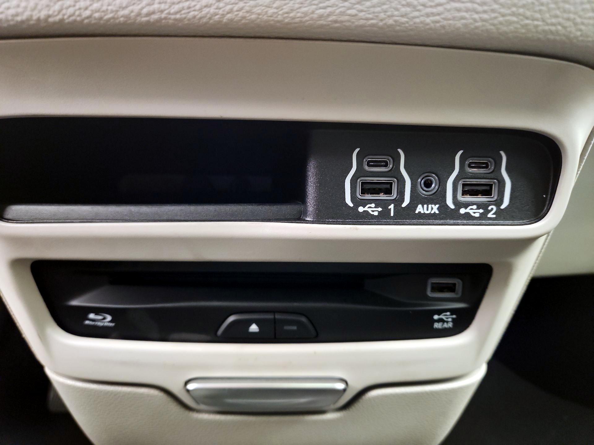 Thumbnail: 2021 Chrysler Pacifica - 18