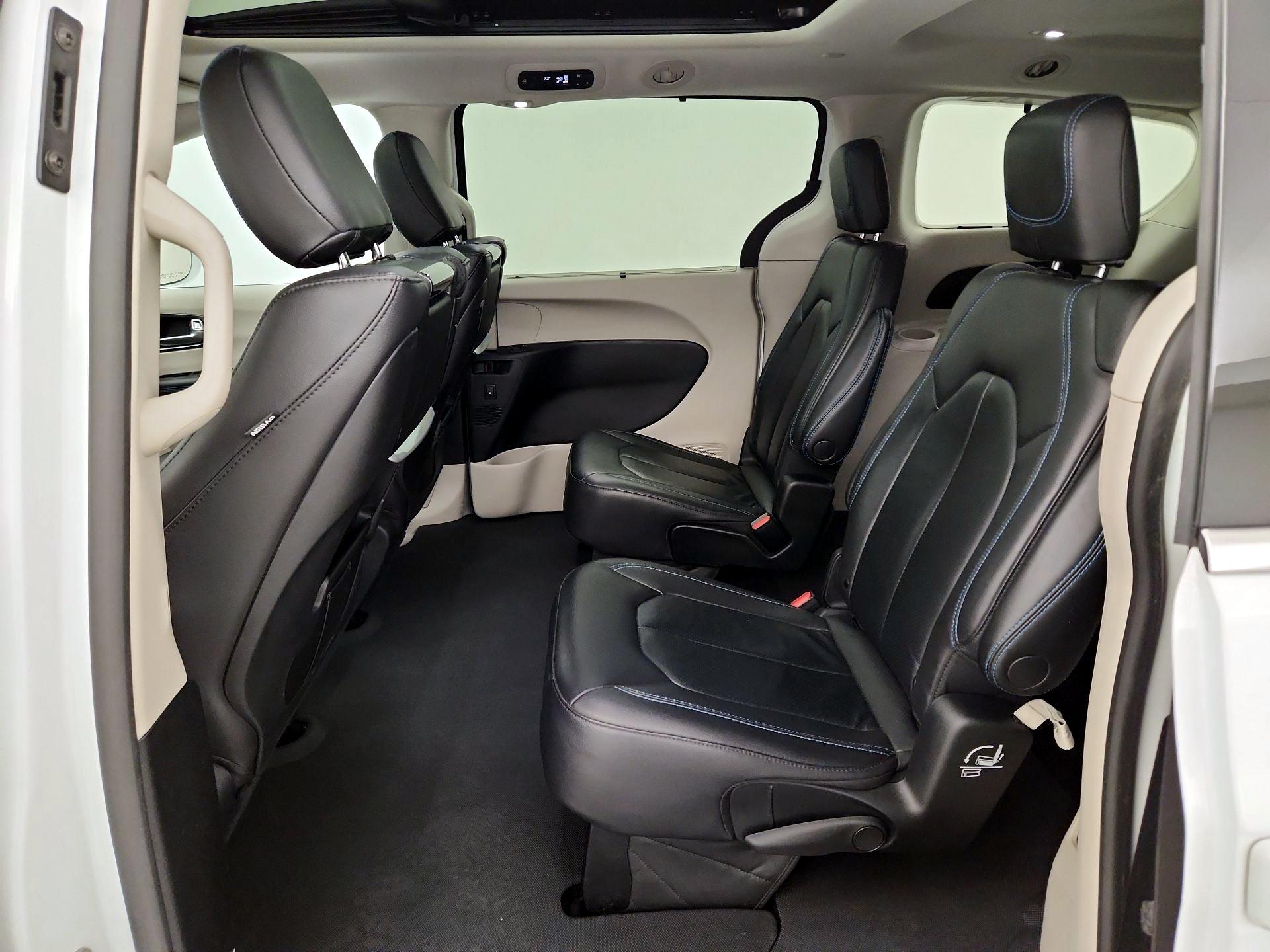 Thumbnail: 2021 Chrysler Pacifica - 20