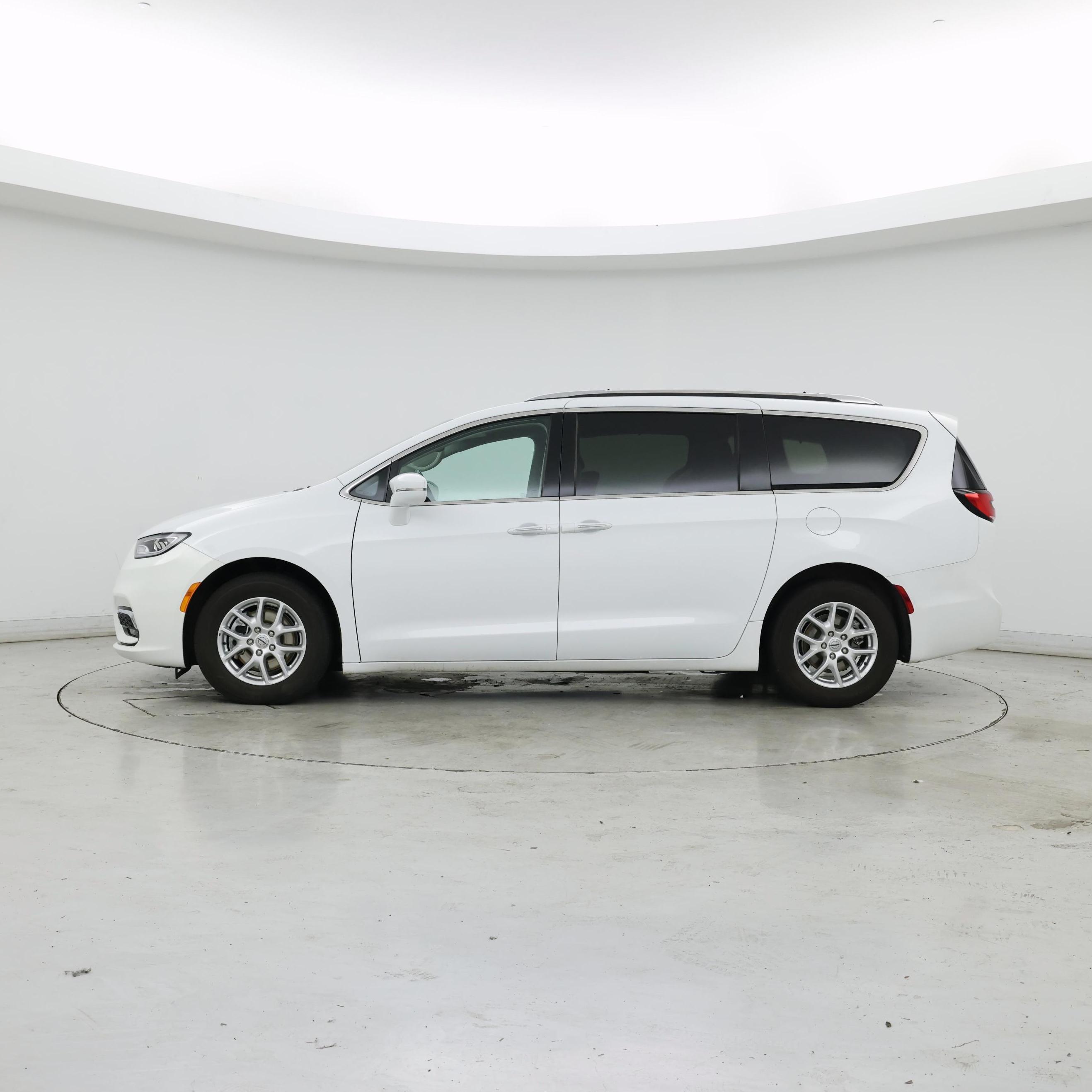 Thumbnail: 2021 Chrysler Pacifica - 3