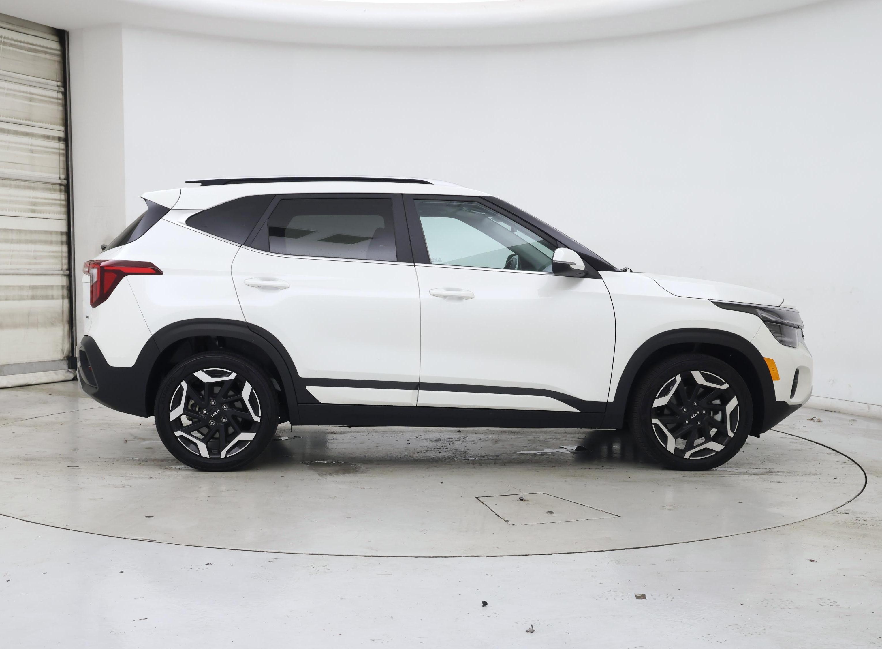 Thumbnail: 2024 Kia Seltos - 7