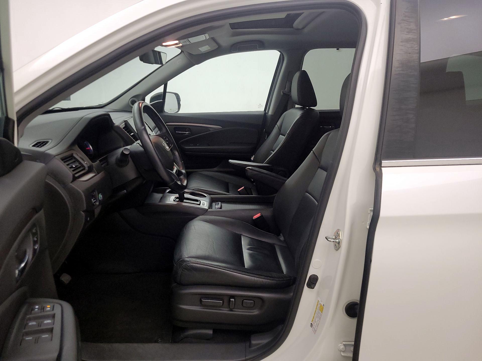 Thumbnail: 2019 Honda Pilot - 11