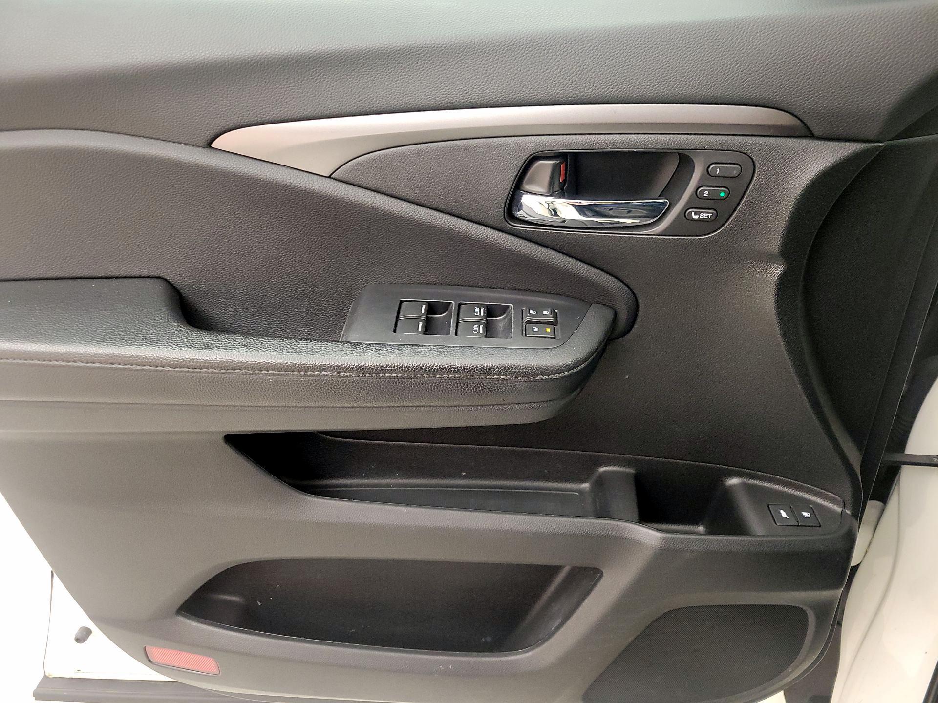Thumbnail: 2019 Honda Pilot - 12