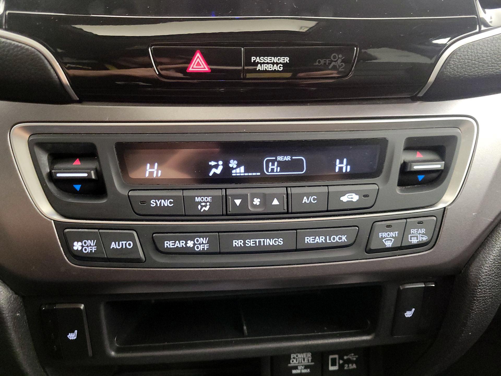 Thumbnail: 2019 Honda Pilot - 16