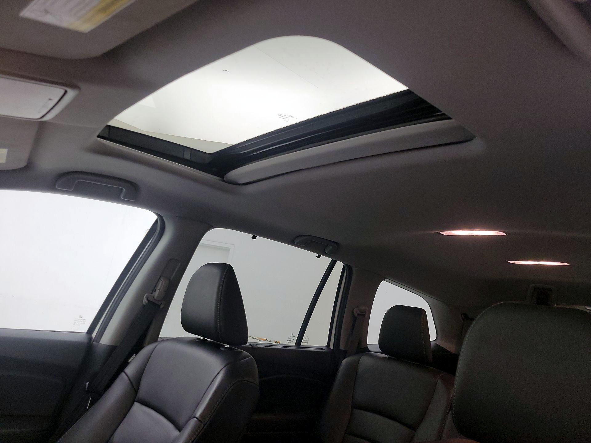 Thumbnail: 2019 Honda Pilot - 19