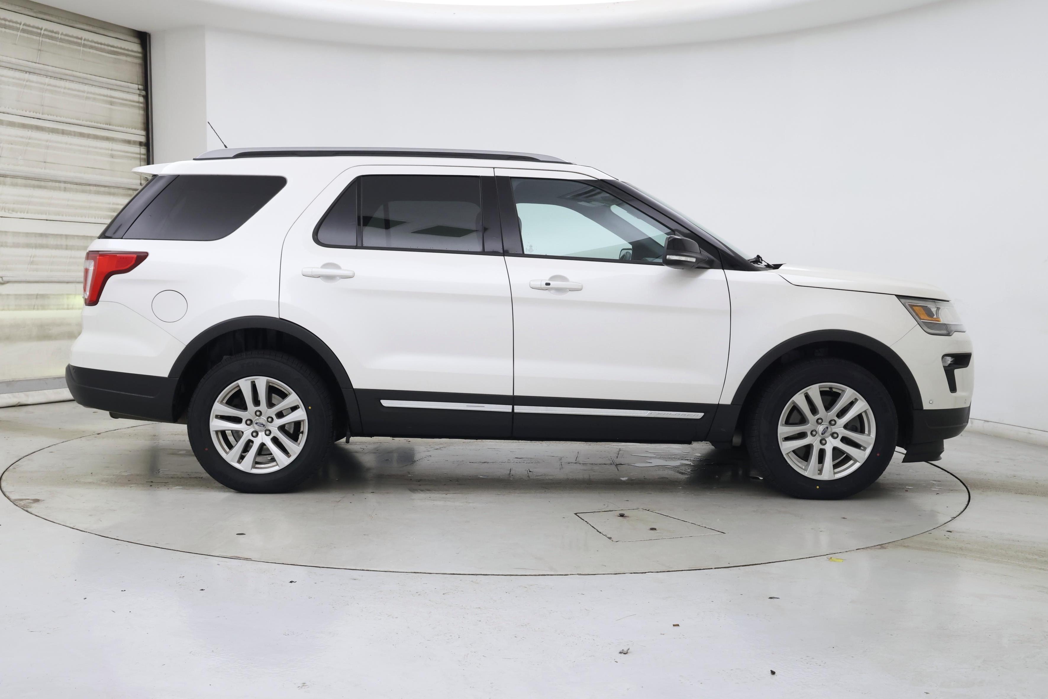 Thumbnail: 2018 Ford Explorer - 7
