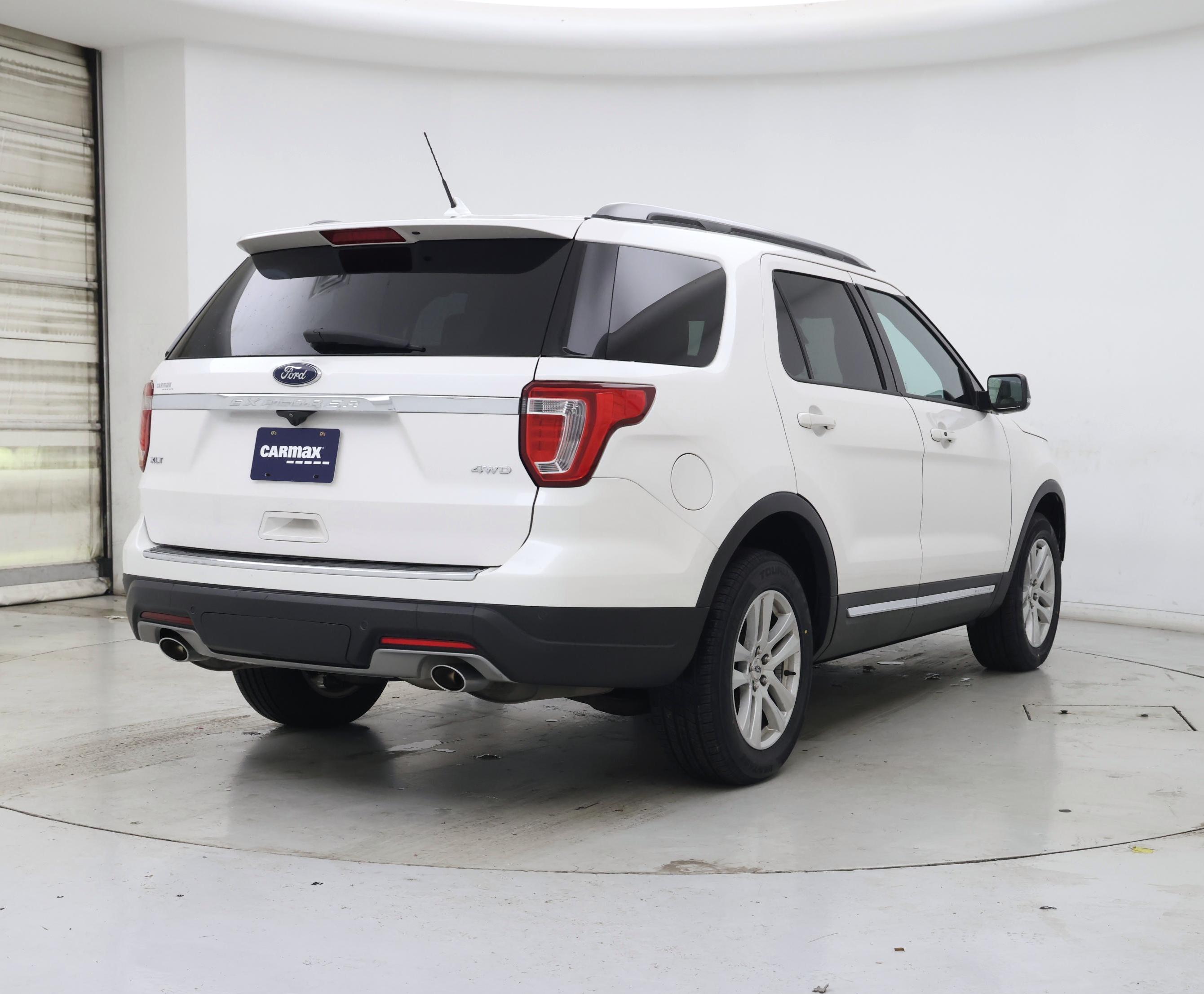Thumbnail: 2018 Ford Explorer - 8