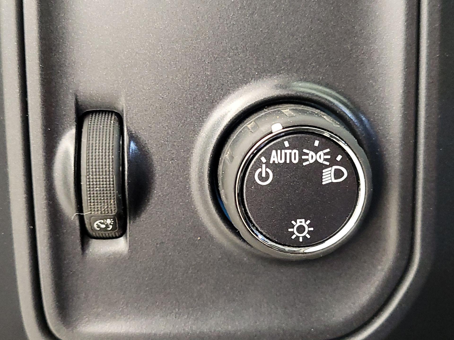 Thumbnail: 2014 Chevrolet Silverado 1500 - 13