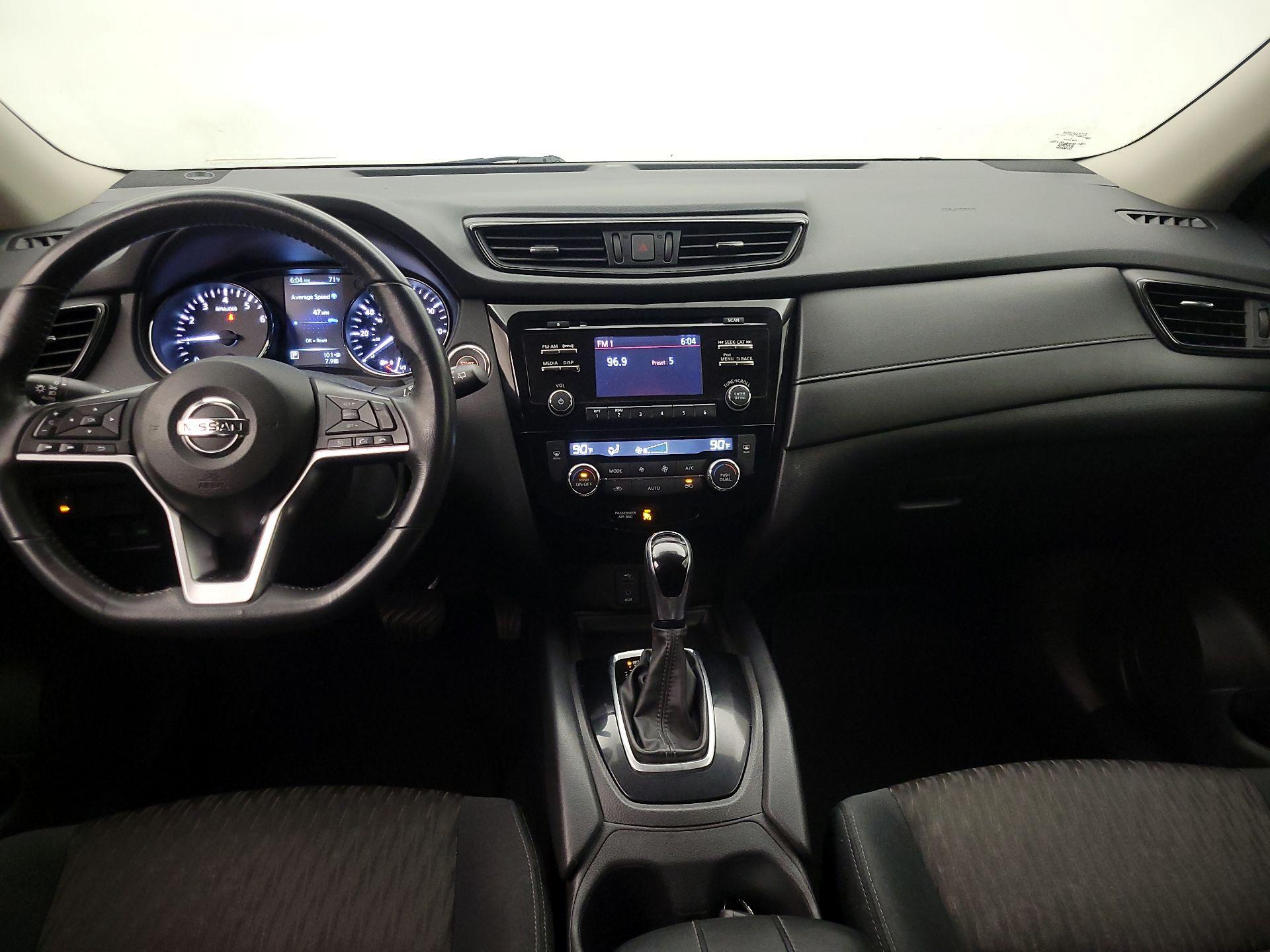 Thumbnail: 2017 Nissan Rogue - 9