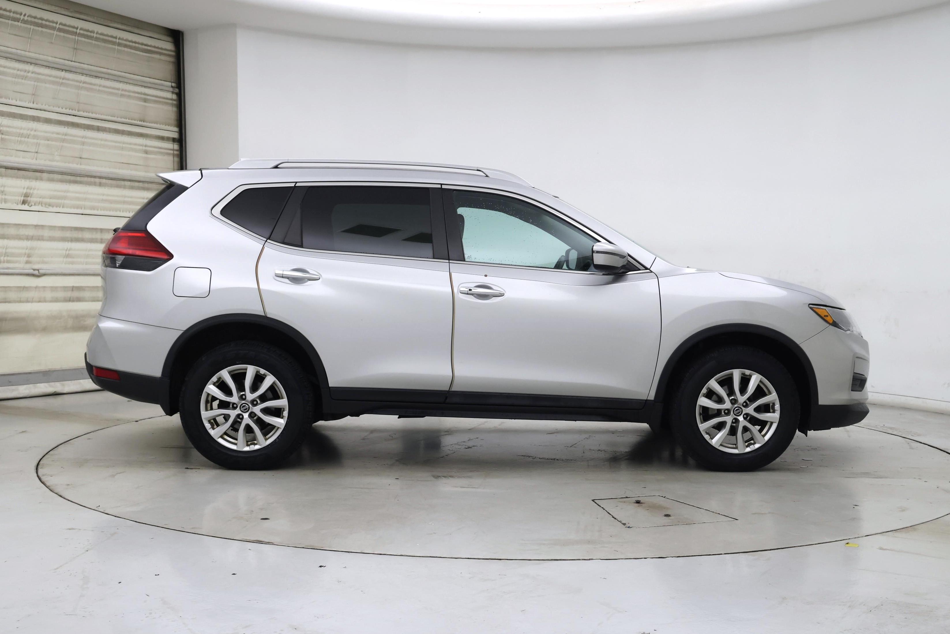 Thumbnail: 2017 Nissan Rogue - 7