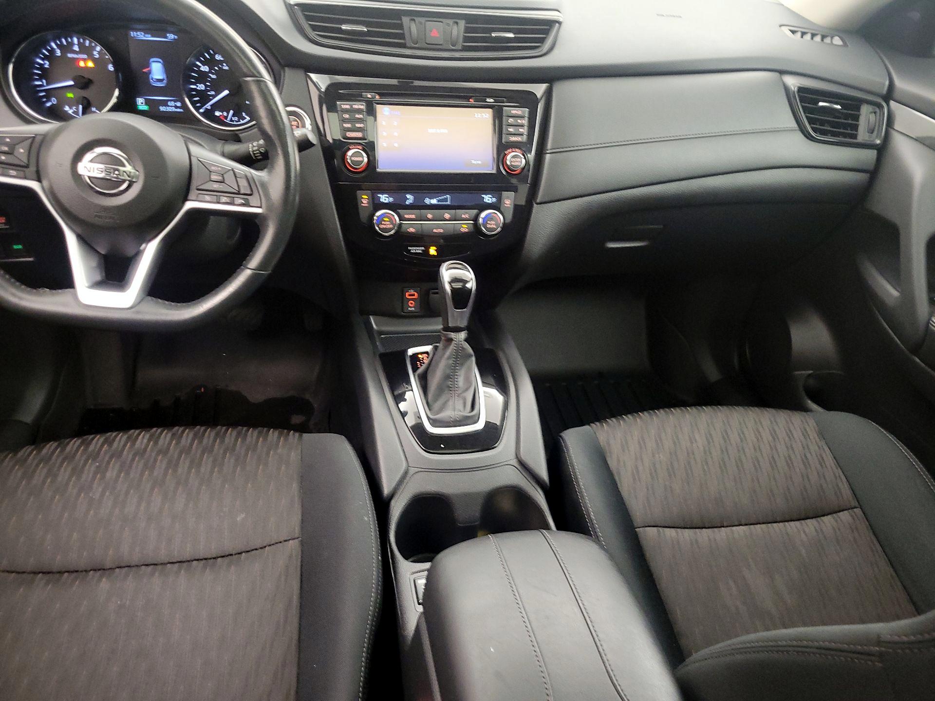 Thumbnail: 2017 Nissan Rogue - 9