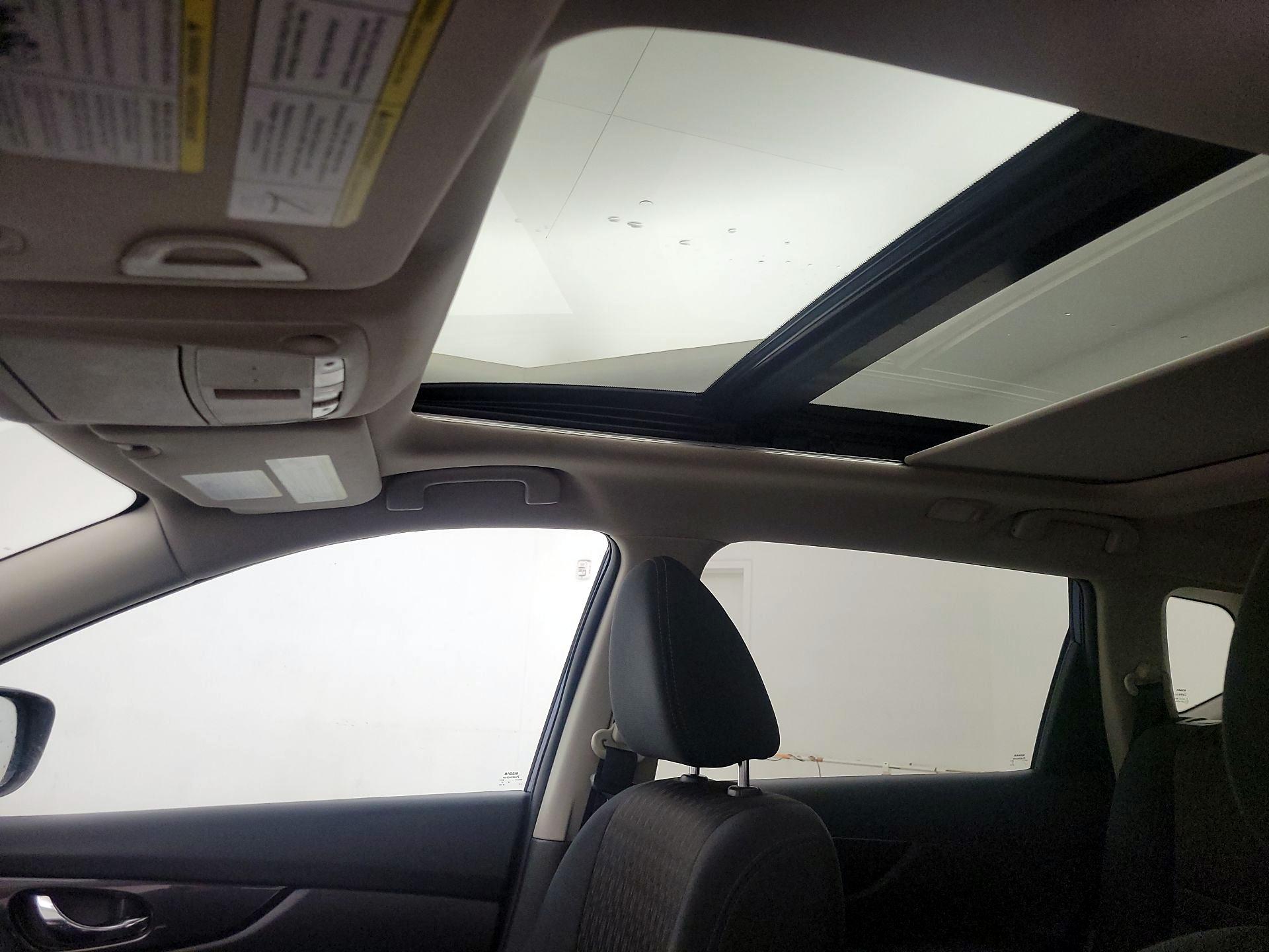 Thumbnail: 2017 Nissan Rogue - 19