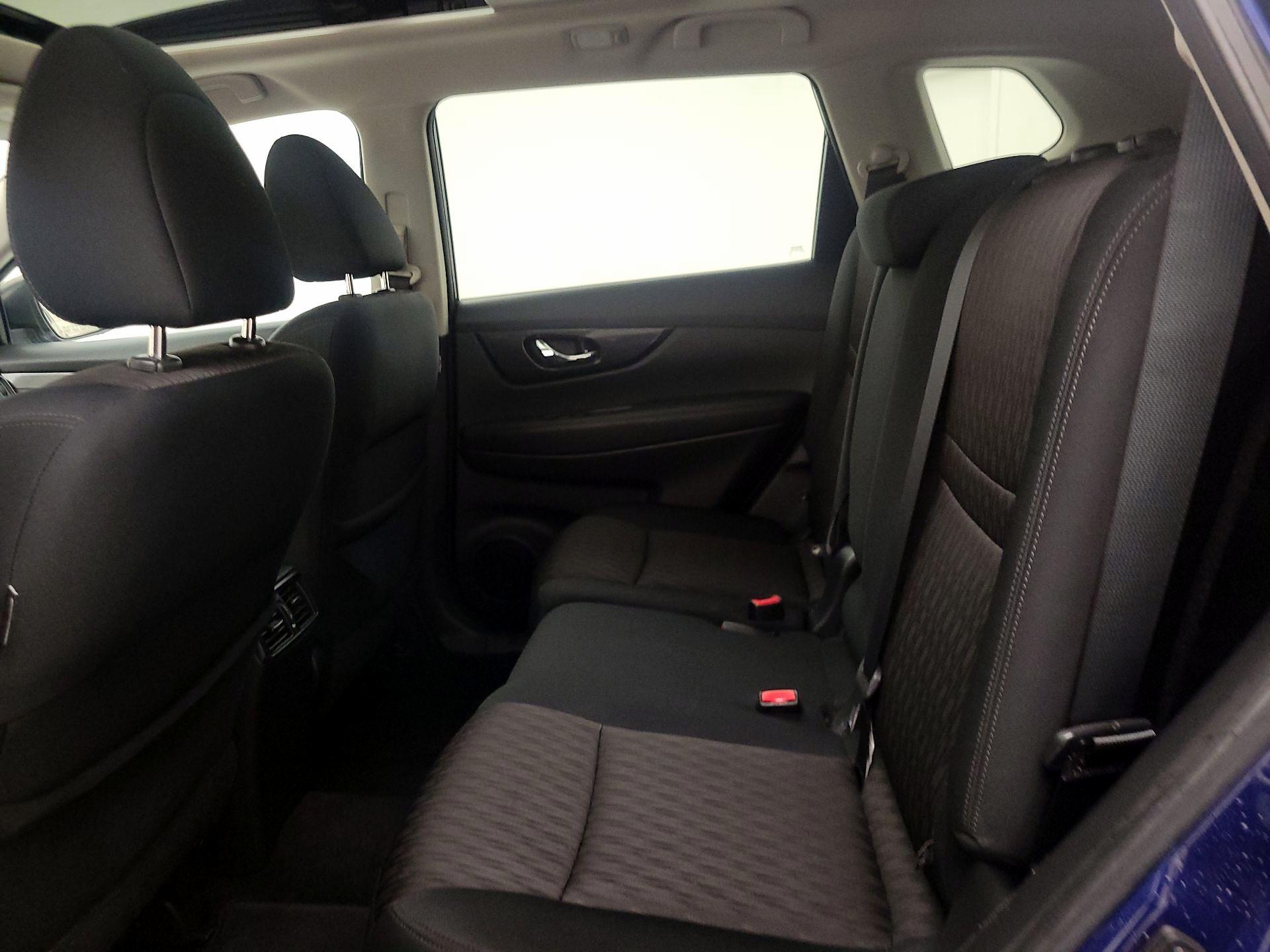 Thumbnail: 2017 Nissan Rogue - 20