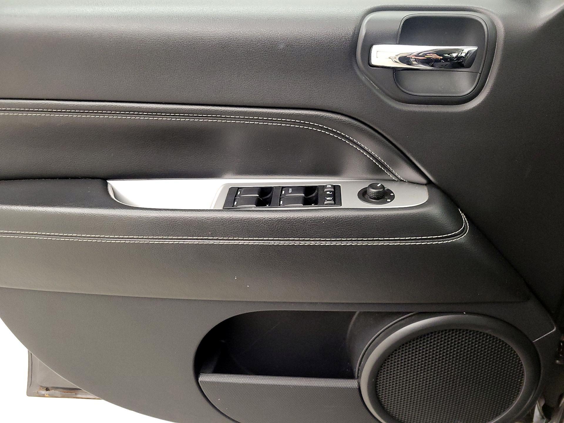 Thumbnail: 2015 Jeep Compass - 12