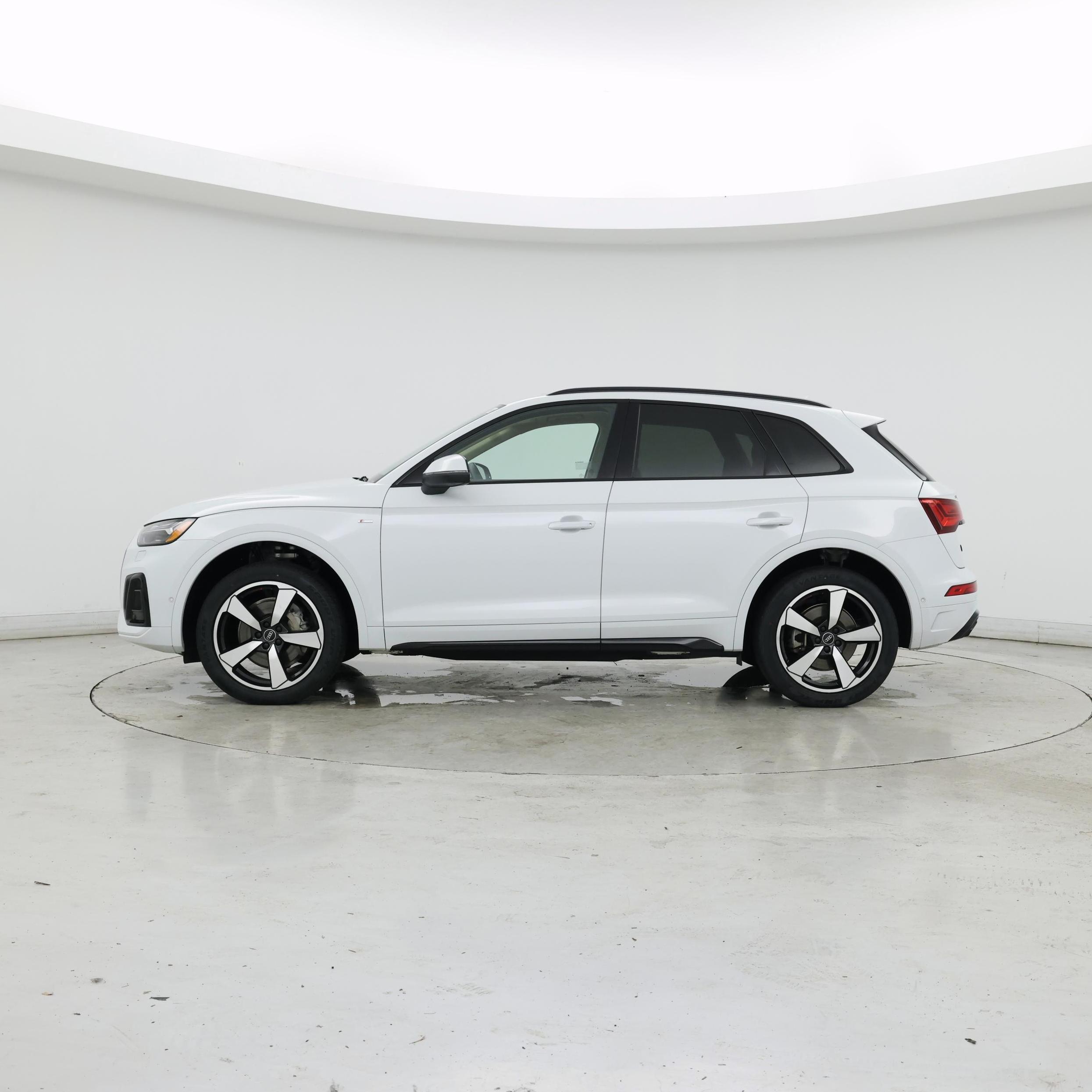 Thumbnail: 2023 Audi Q5 - 3