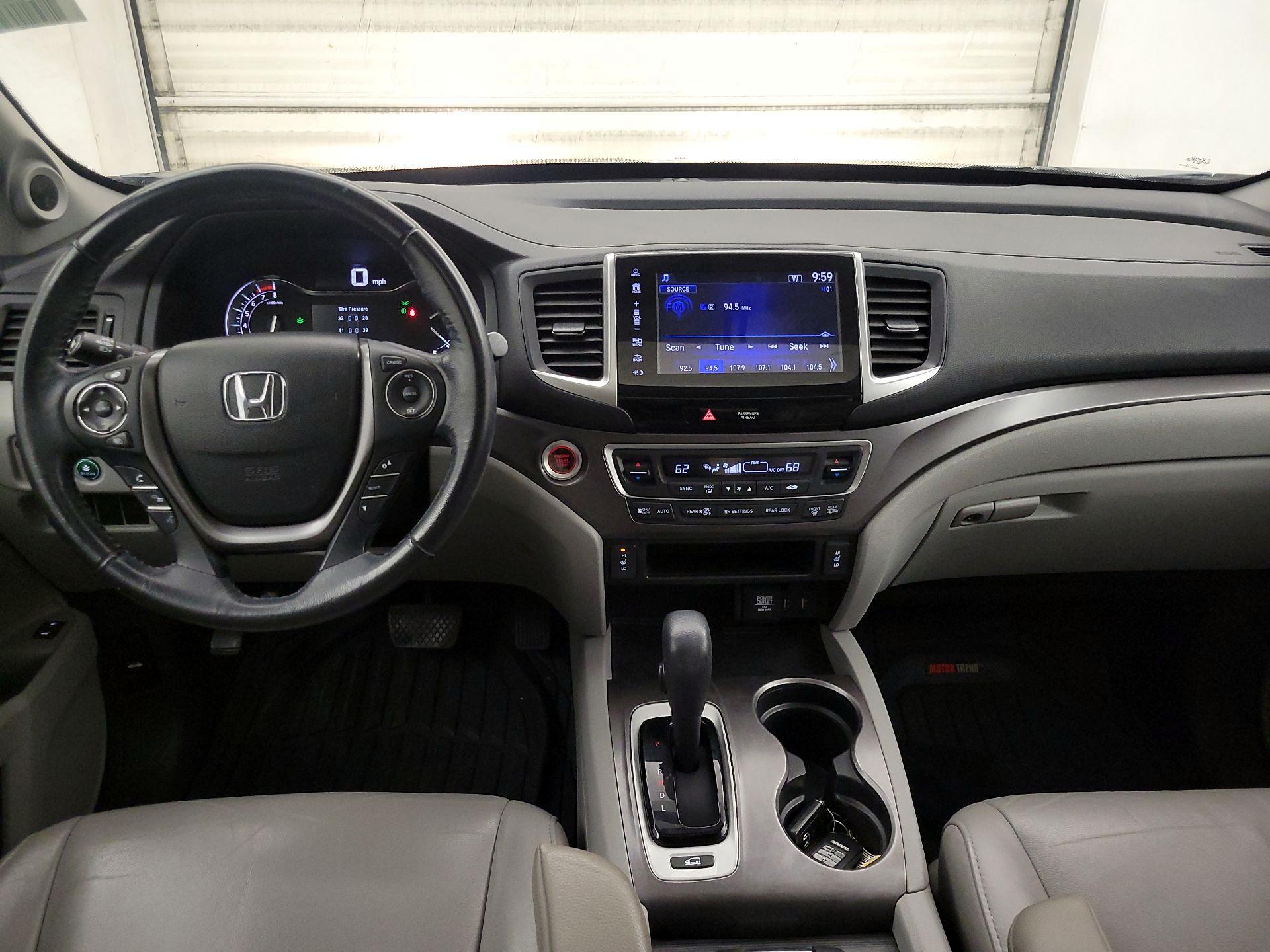 Thumbnail: 2017 Honda Pilot - 9