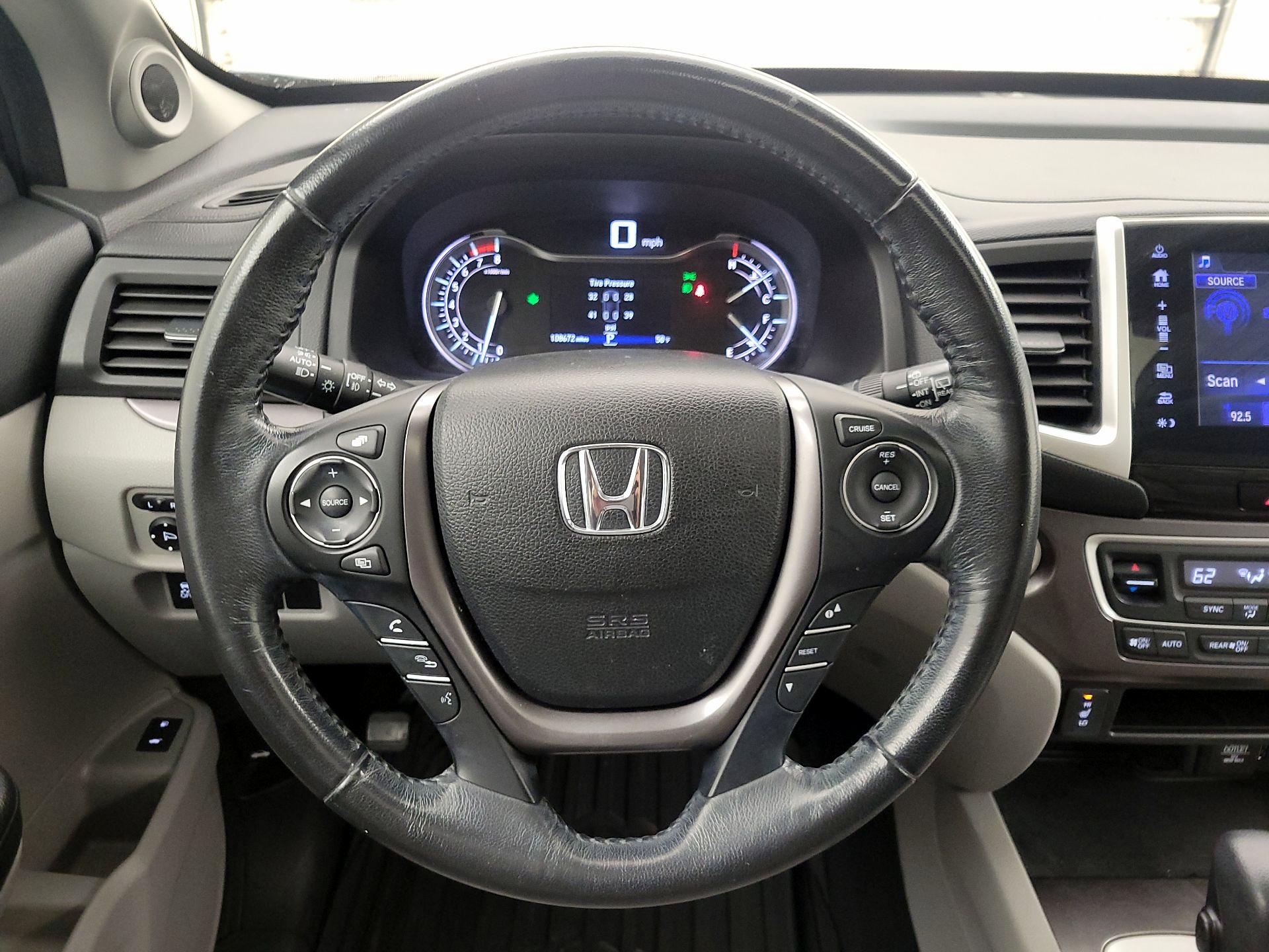 Thumbnail: 2017 Honda Pilot - 10