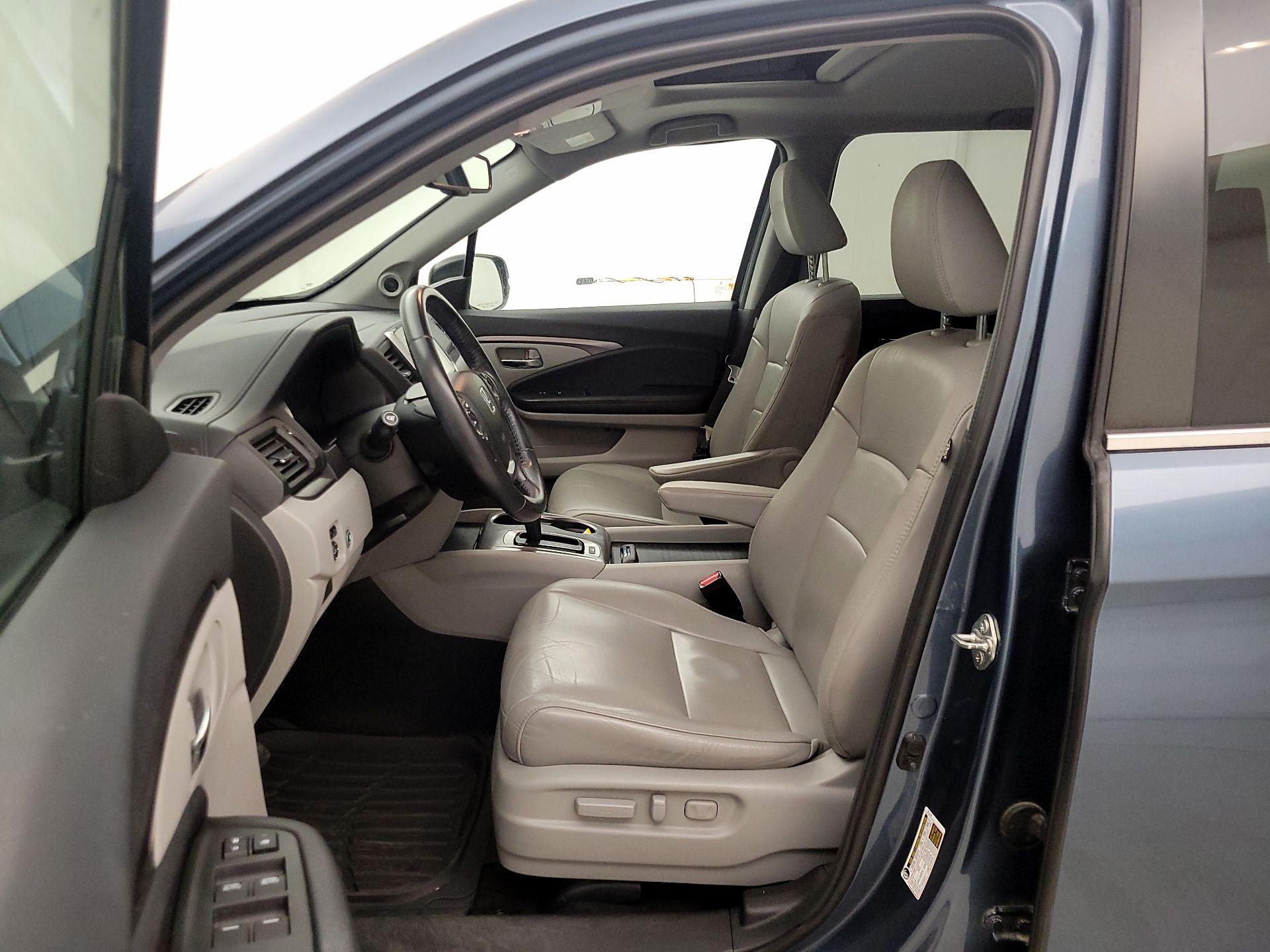 Thumbnail: 2017 Honda Pilot - 11