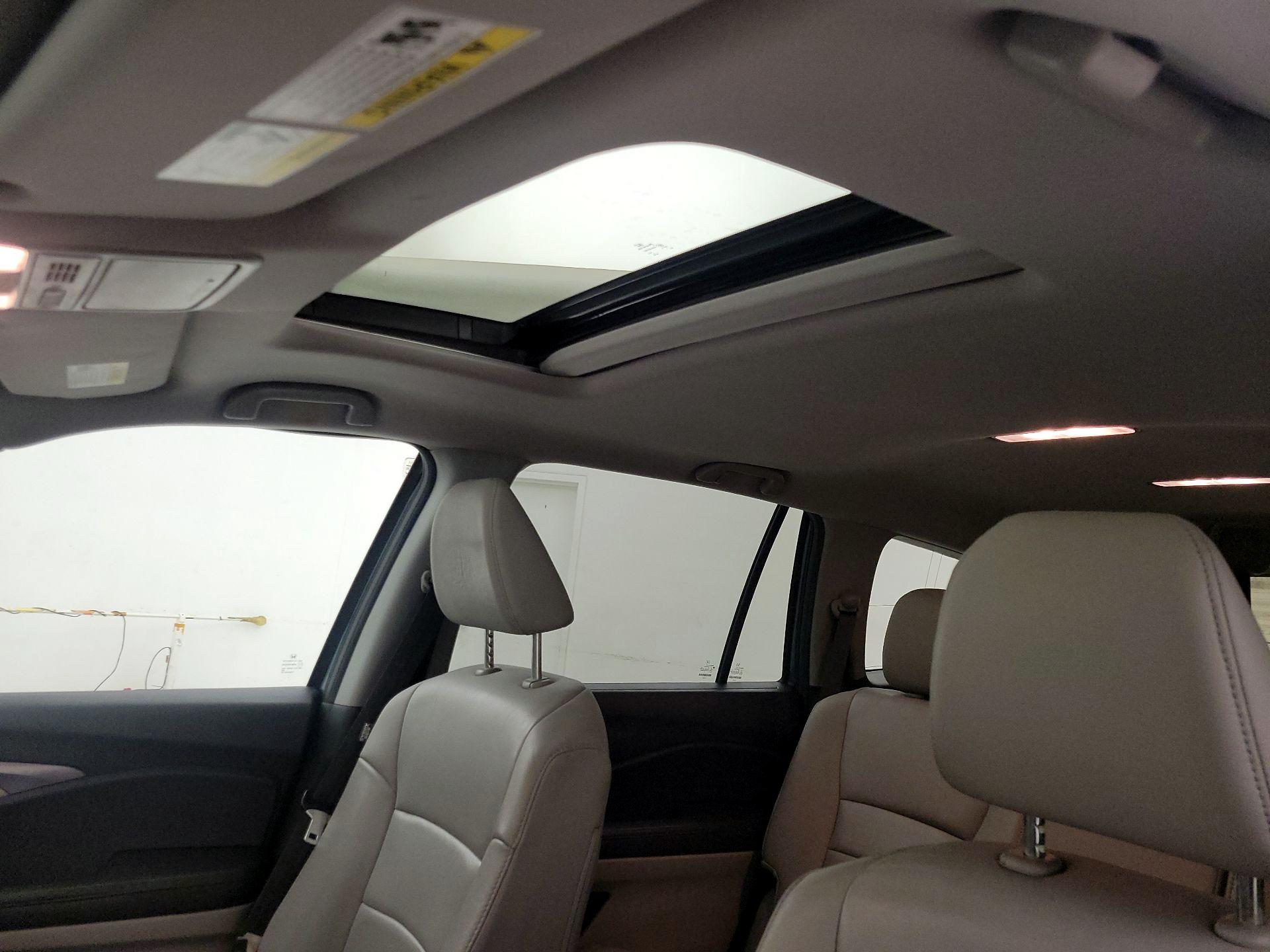 Thumbnail: 2017 Honda Pilot - 19