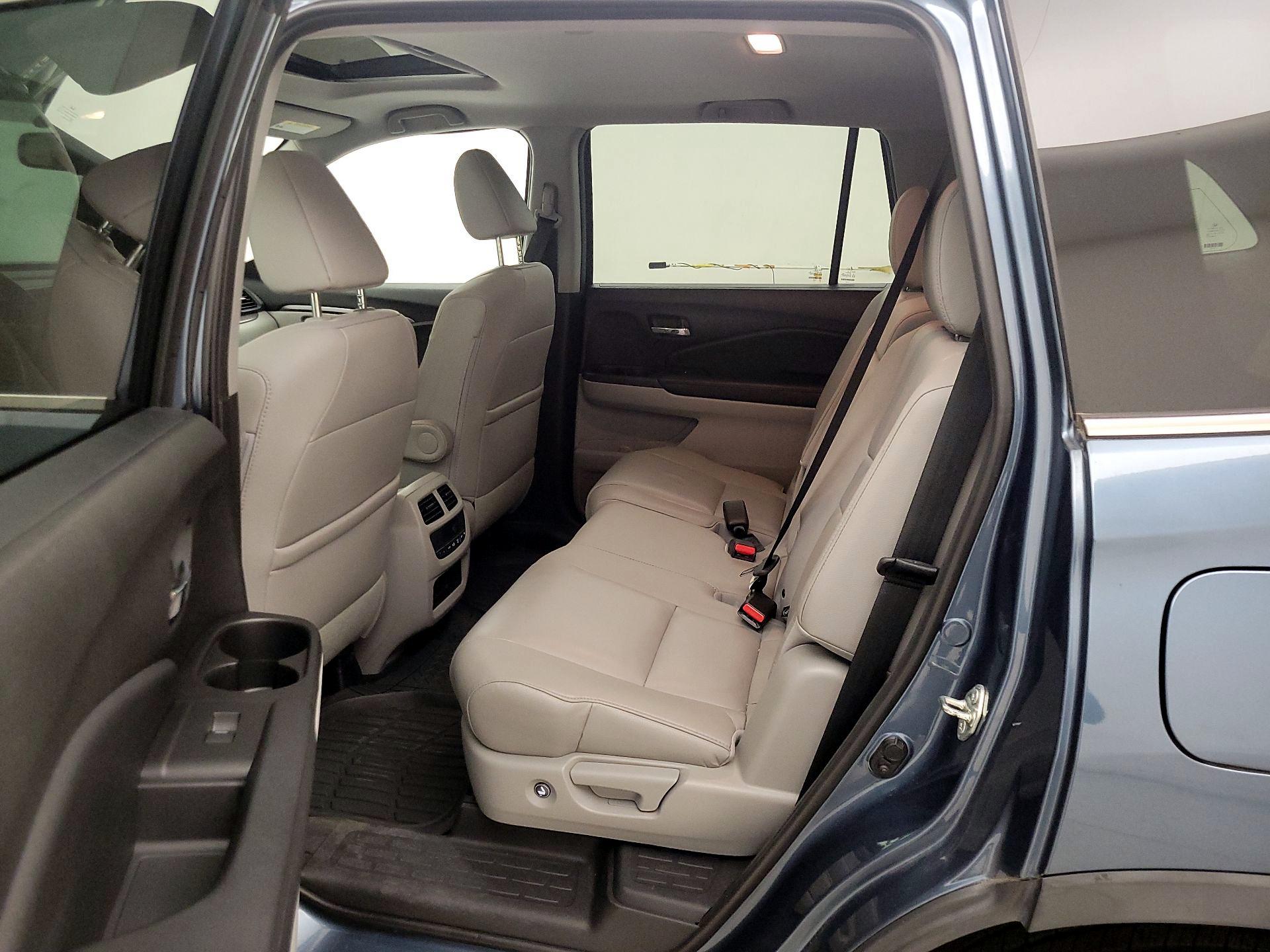 Thumbnail: 2017 Honda Pilot - 20
