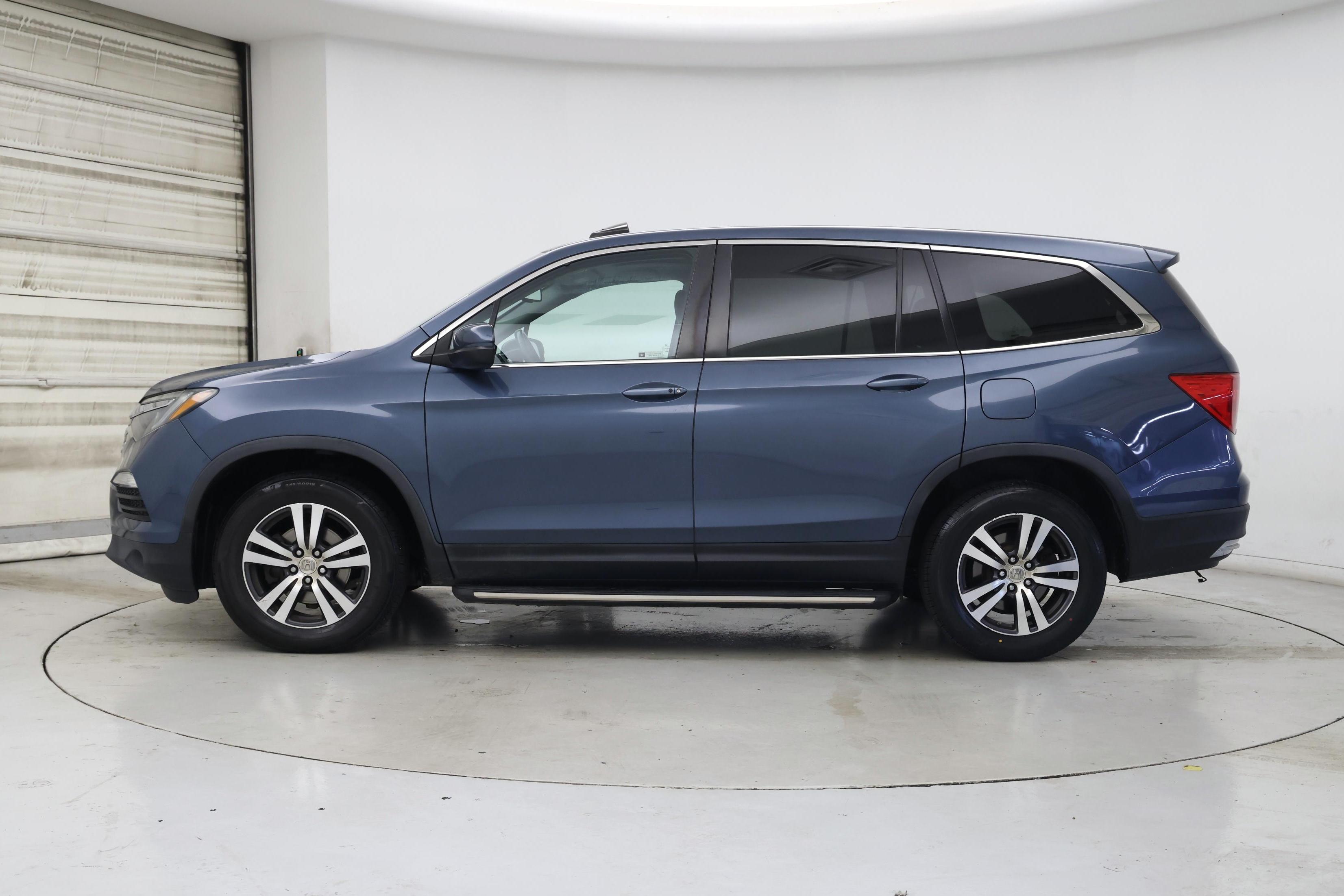 Thumbnail: 2017 Honda Pilot - 3