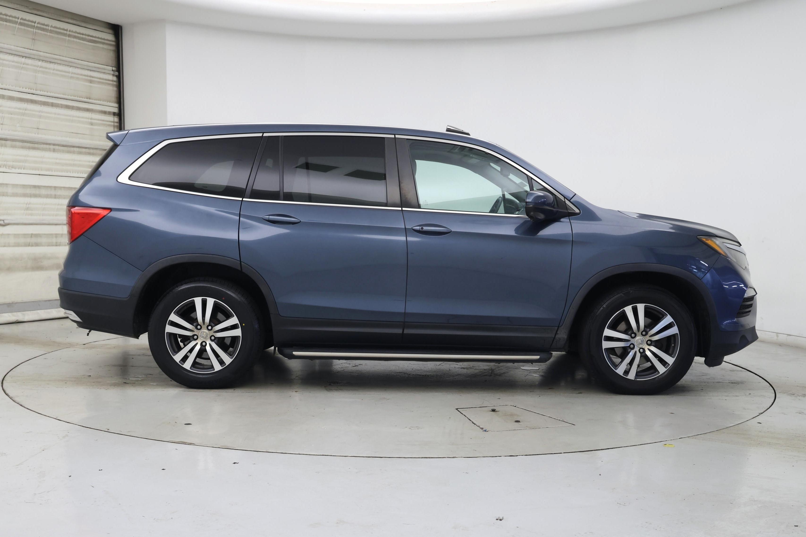 Thumbnail: 2017 Honda Pilot - 7