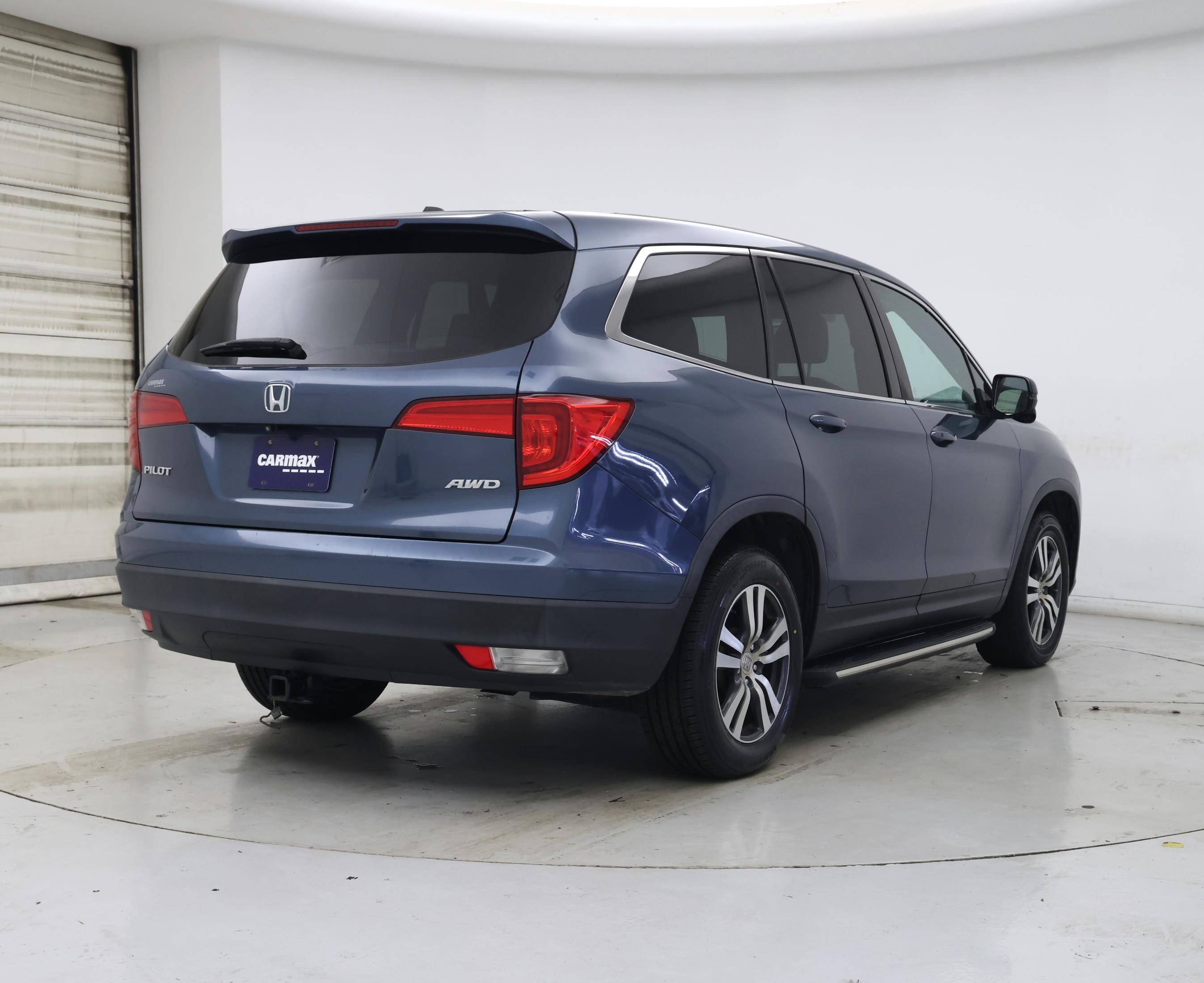 Thumbnail: 2017 Honda Pilot - 8
