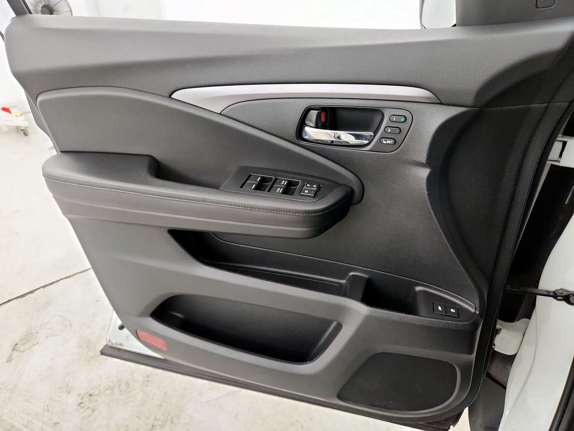 Thumbnail: 2020 Honda Pilot - 12