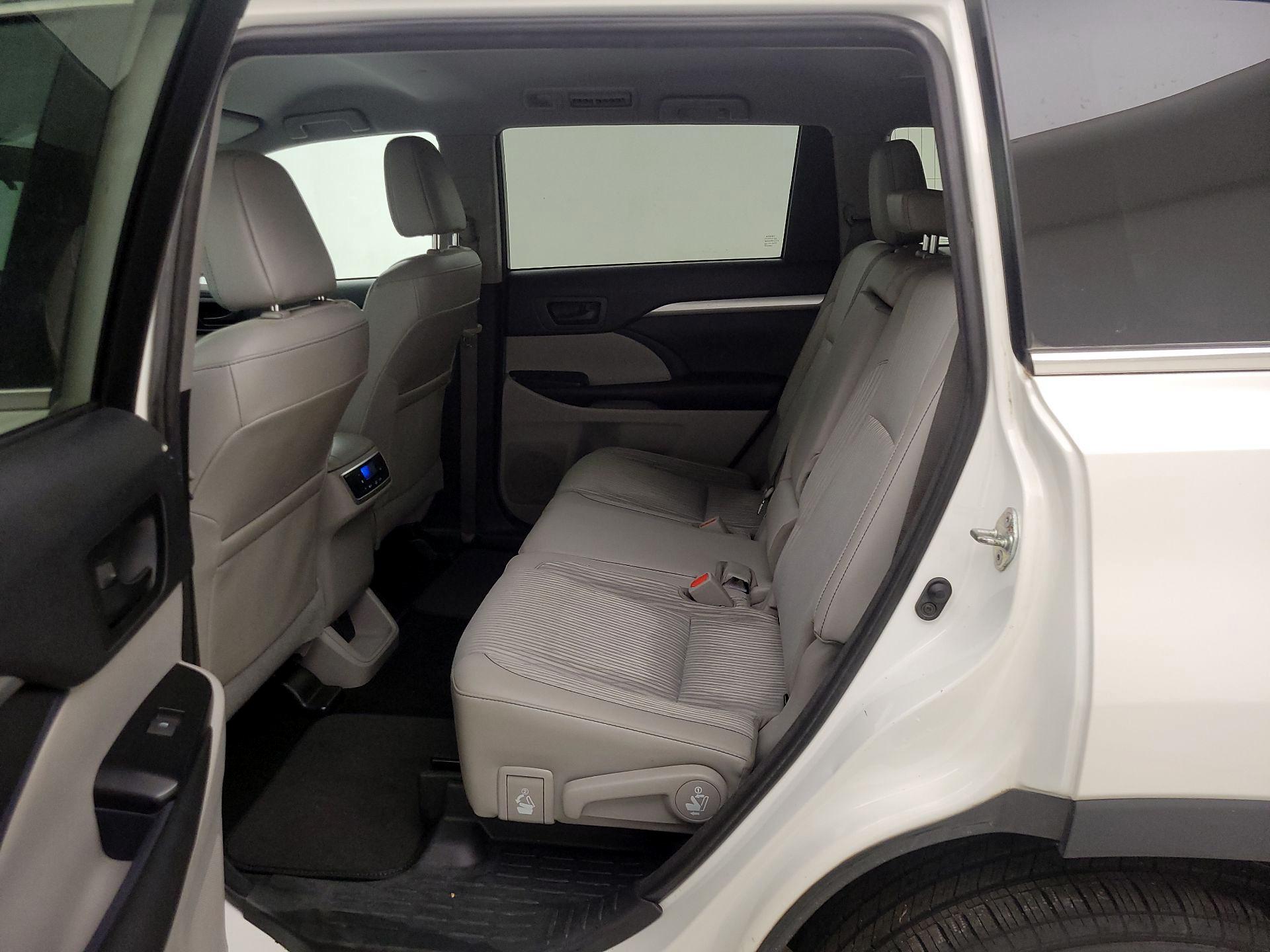 Thumbnail: 2018 Toyota Highlander - 19