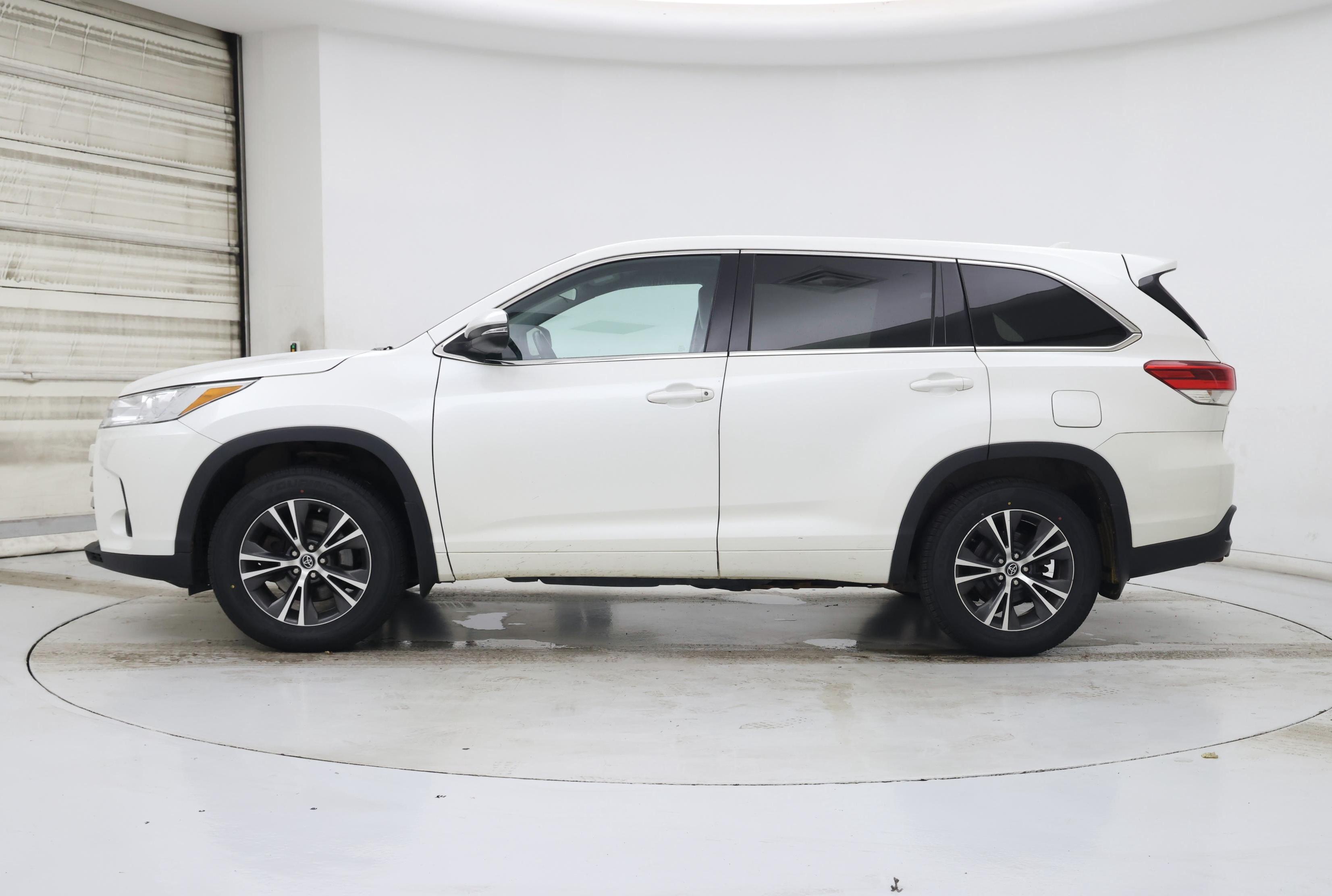 Thumbnail: 2018 Toyota Highlander - 3
