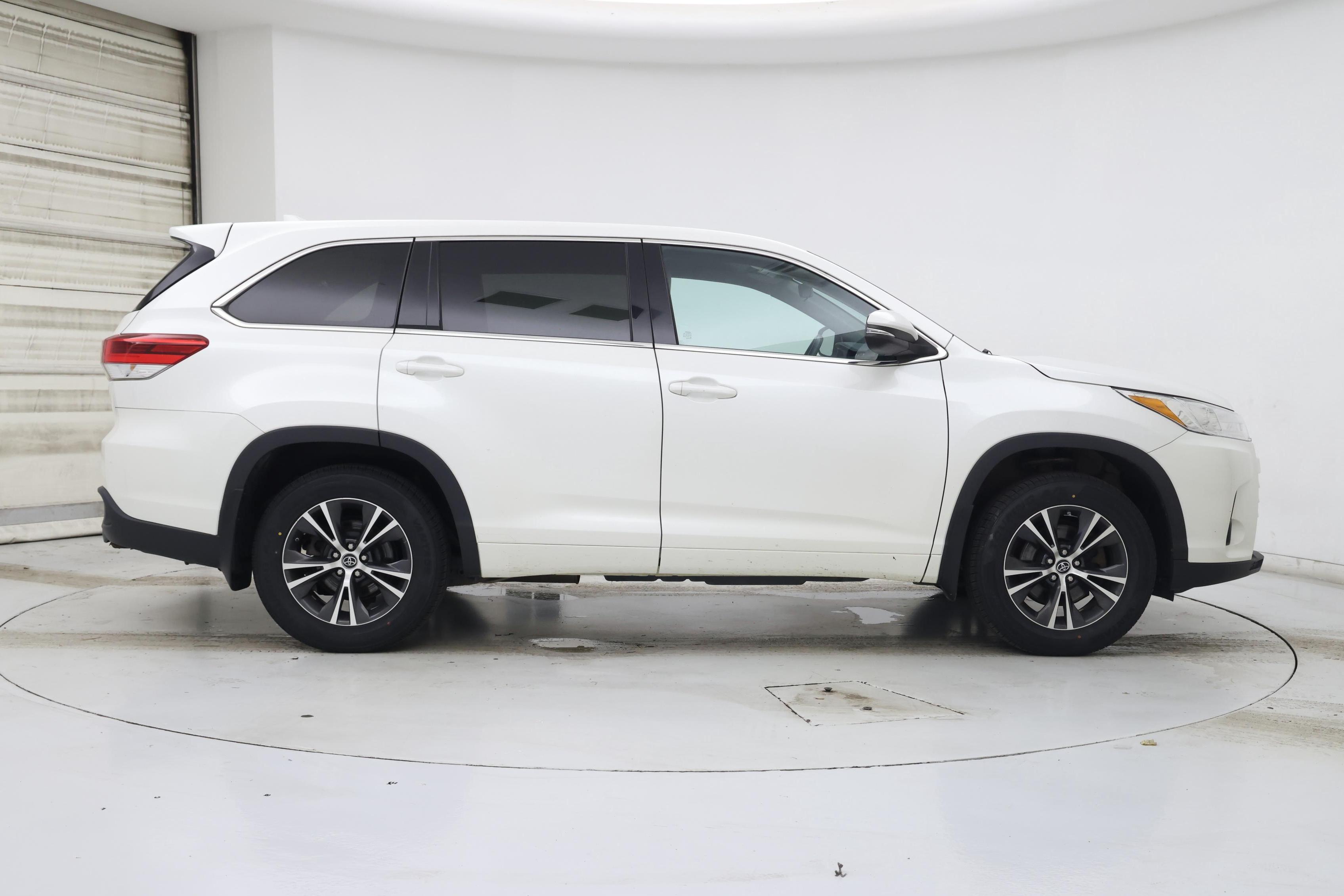 Thumbnail: 2018 Toyota Highlander - 7