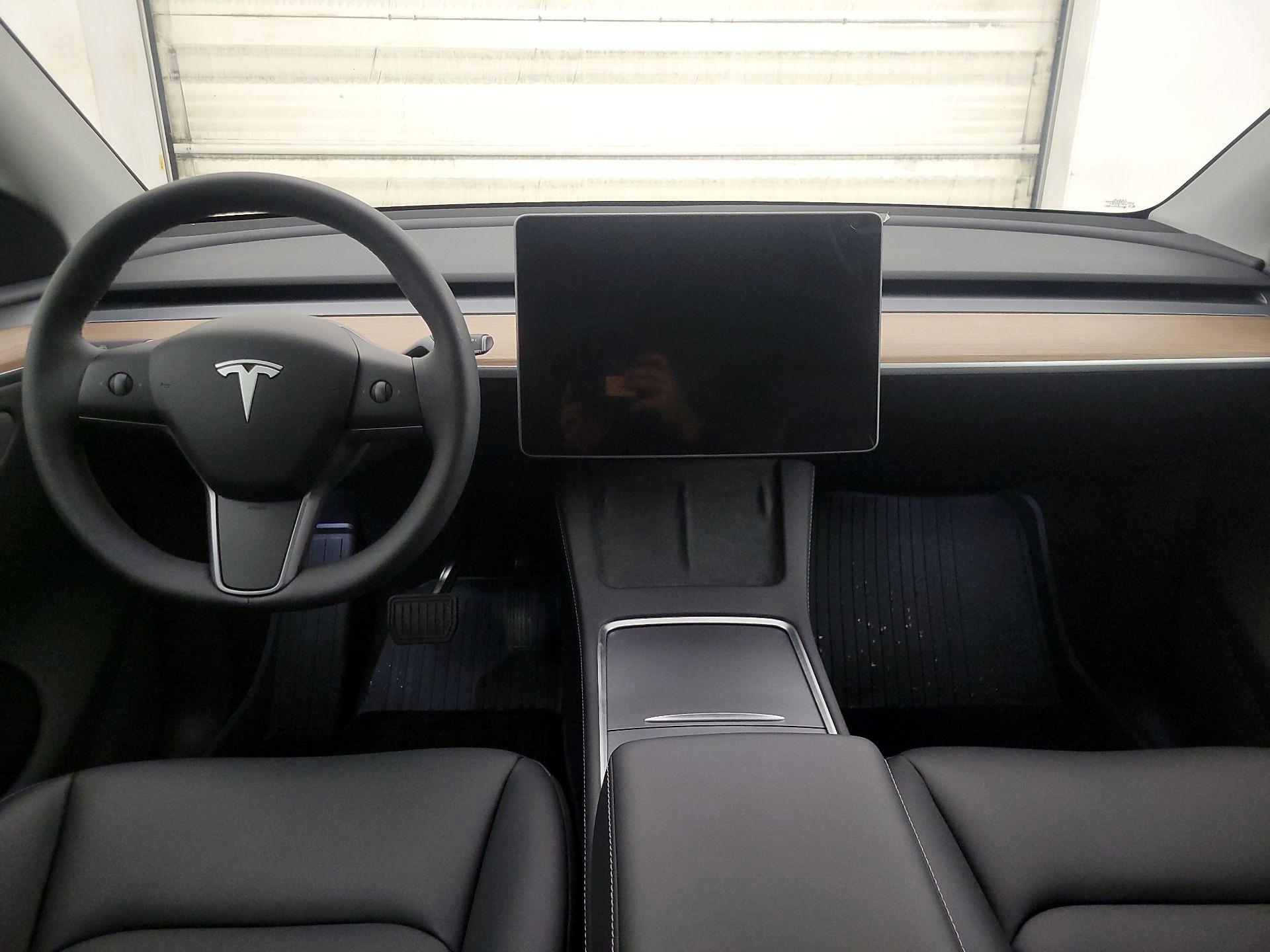 Thumbnail: 2025 Tesla Model Y - 9