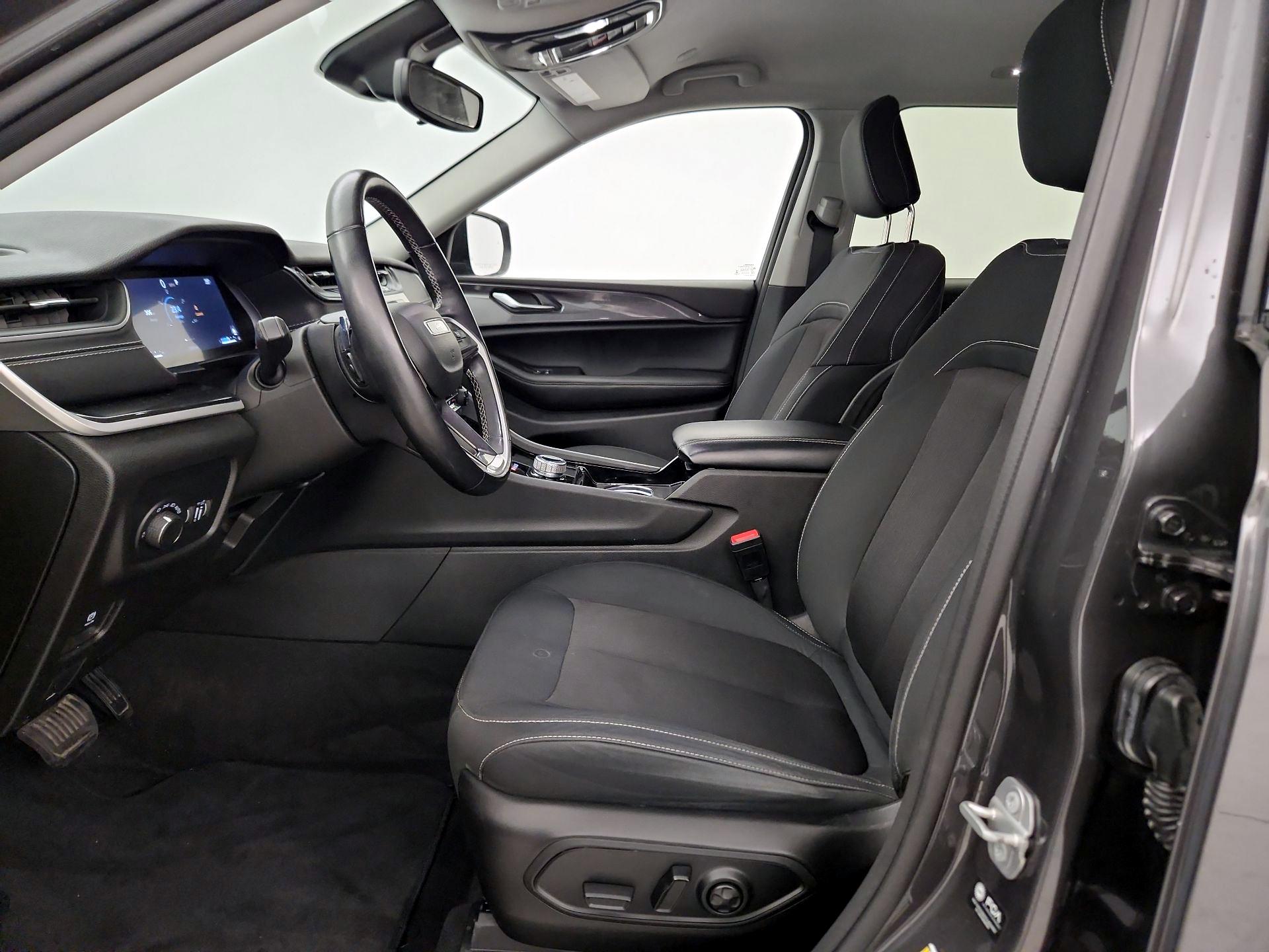 Thumbnail: 2022 Jeep Grand Cherokee - 11