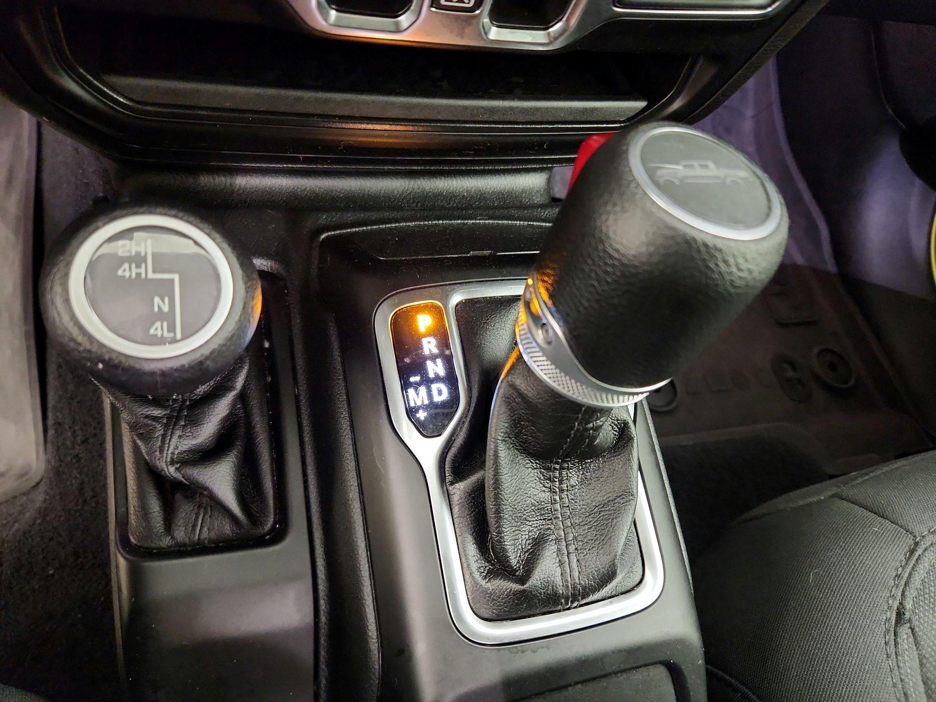 Thumbnail: 2023 Jeep Gladiator - 18