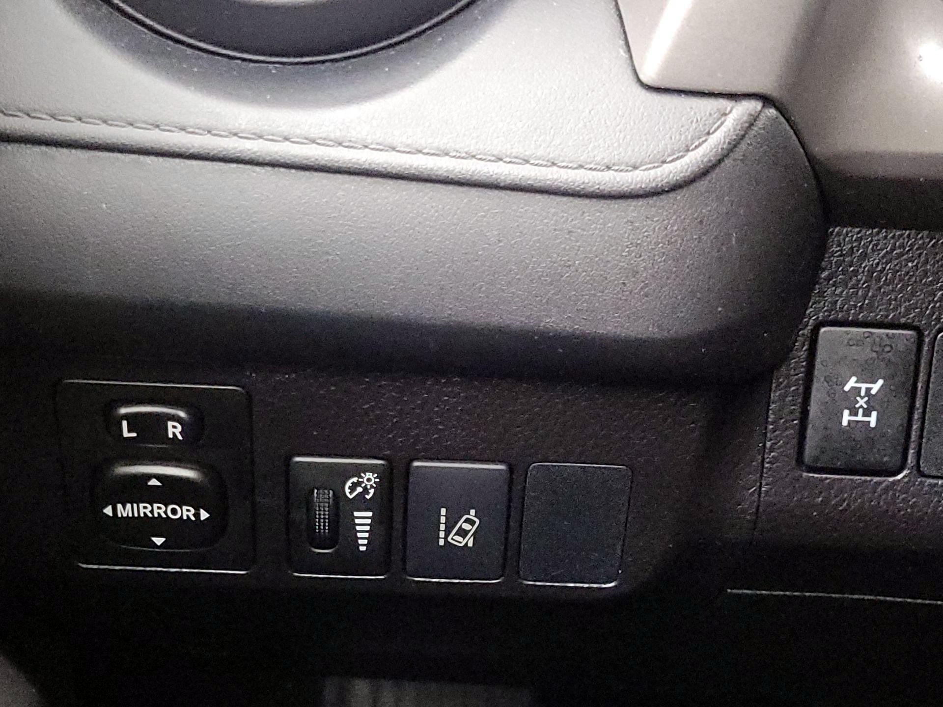 Thumbnail: 2018 Toyota RAV4 - 13