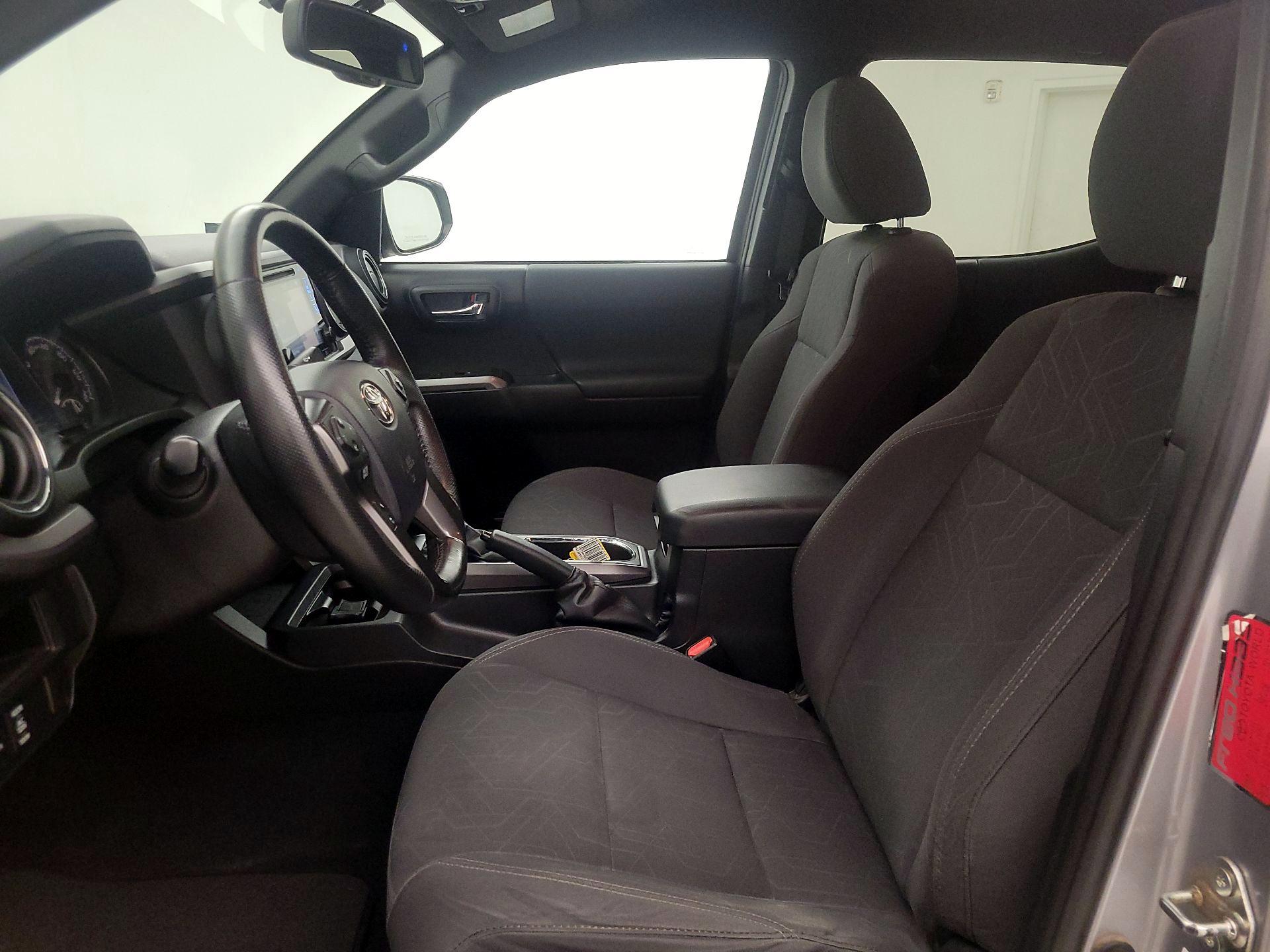 Thumbnail: 2016 Toyota Tacoma - 11