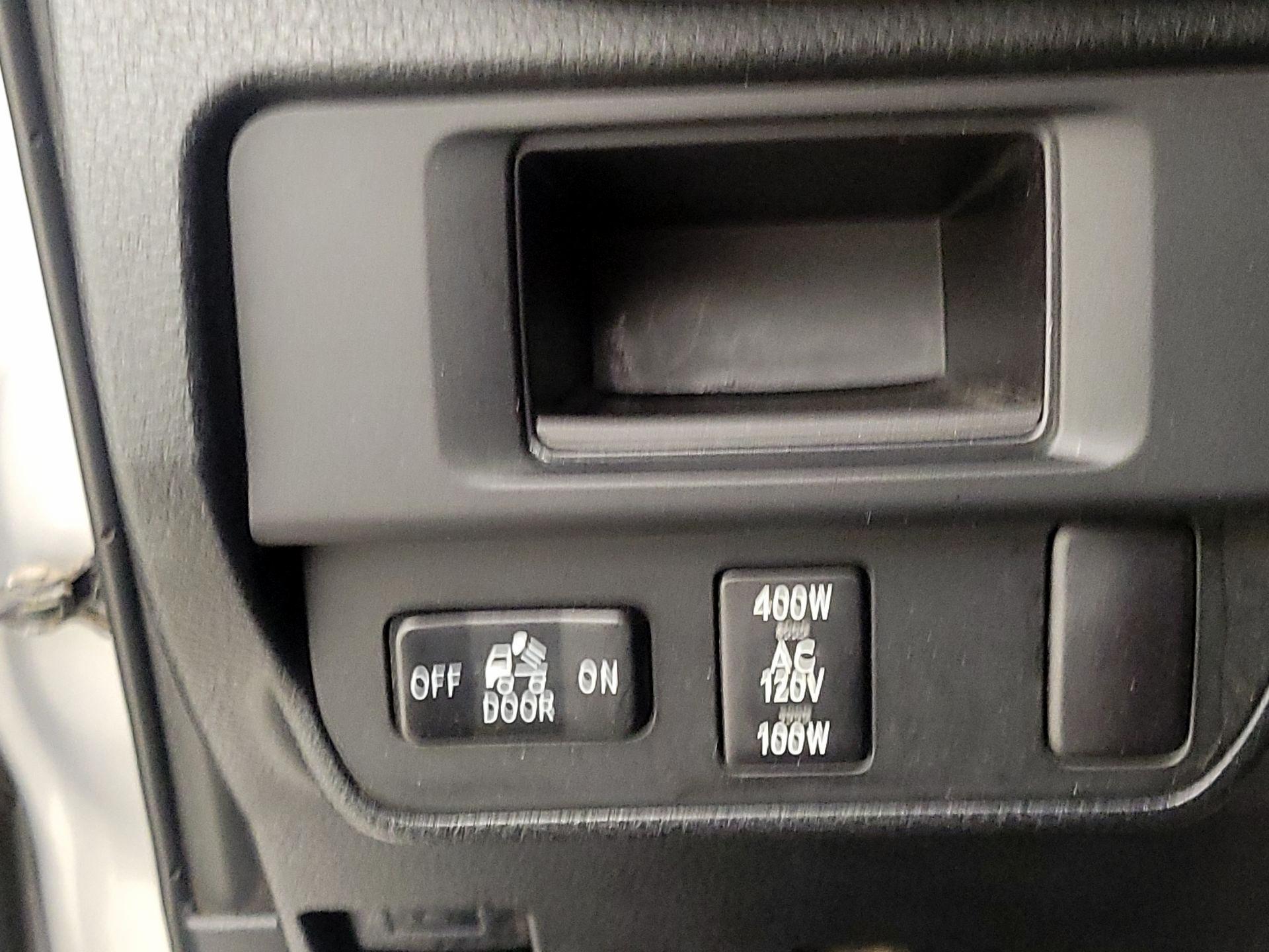 Thumbnail: 2016 Toyota Tacoma - 13