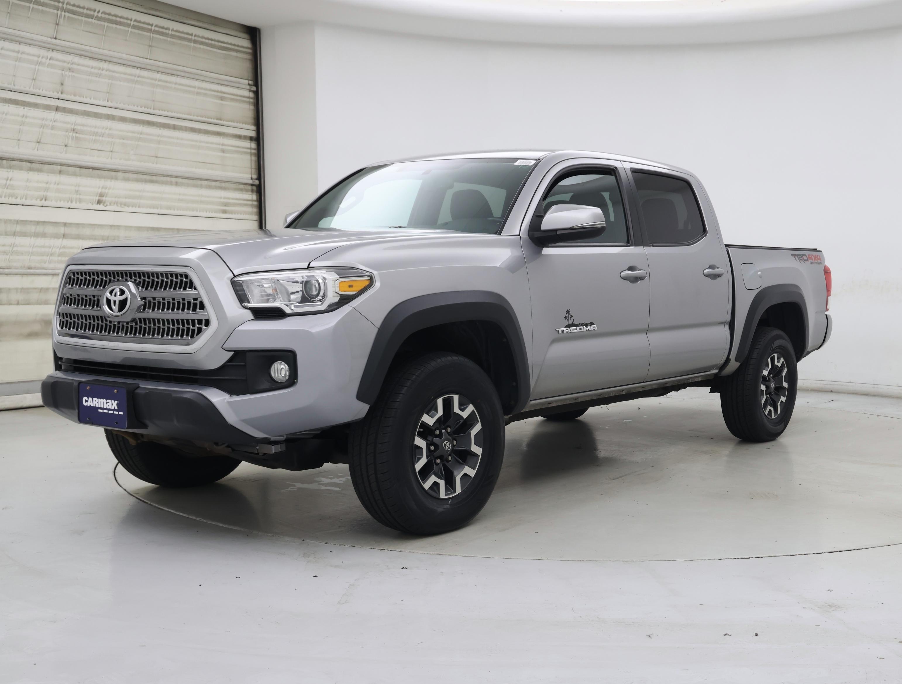 Thumbnail: 2016 Toyota Tacoma - 4