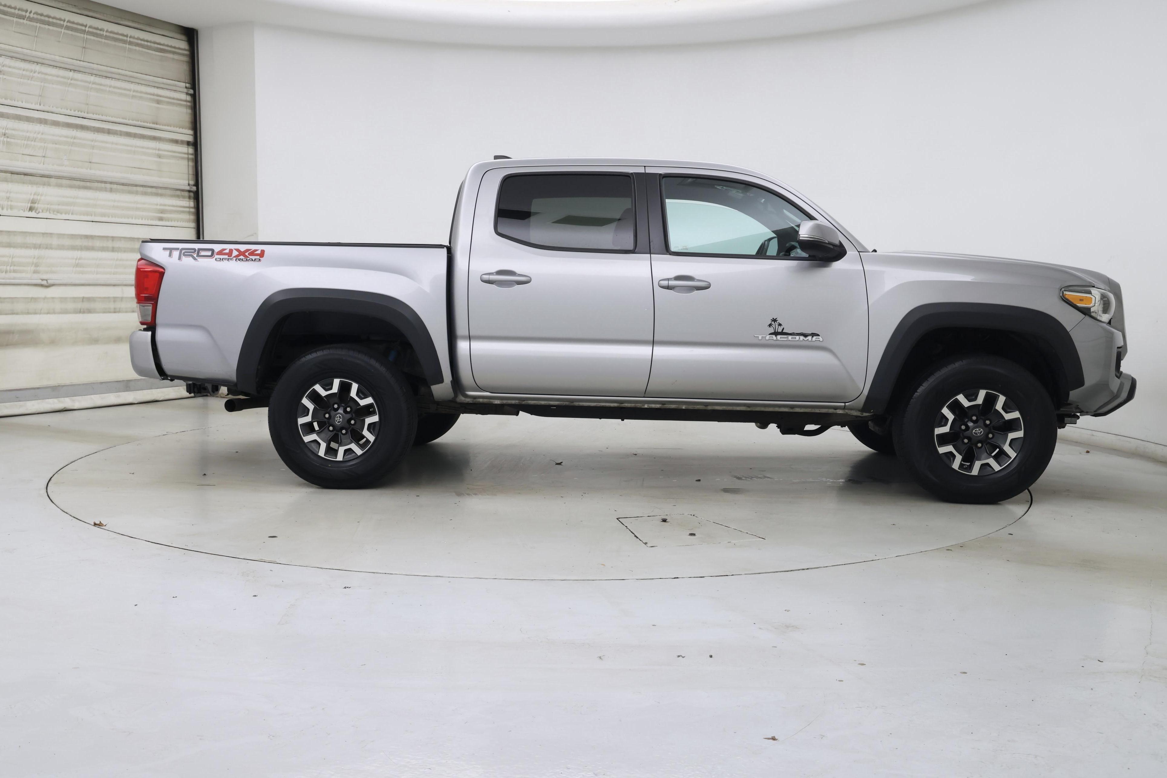 Thumbnail: 2016 Toyota Tacoma - 7