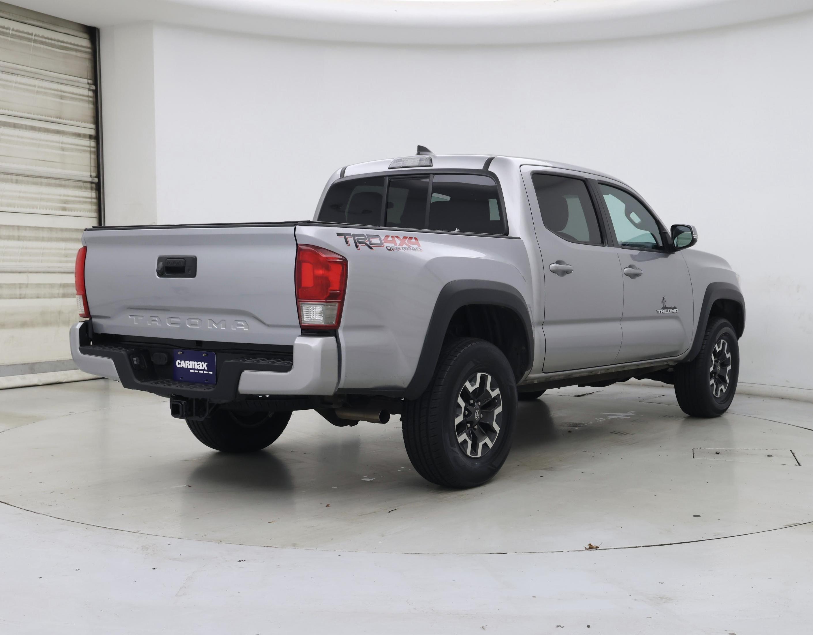 Thumbnail: 2016 Toyota Tacoma - 8